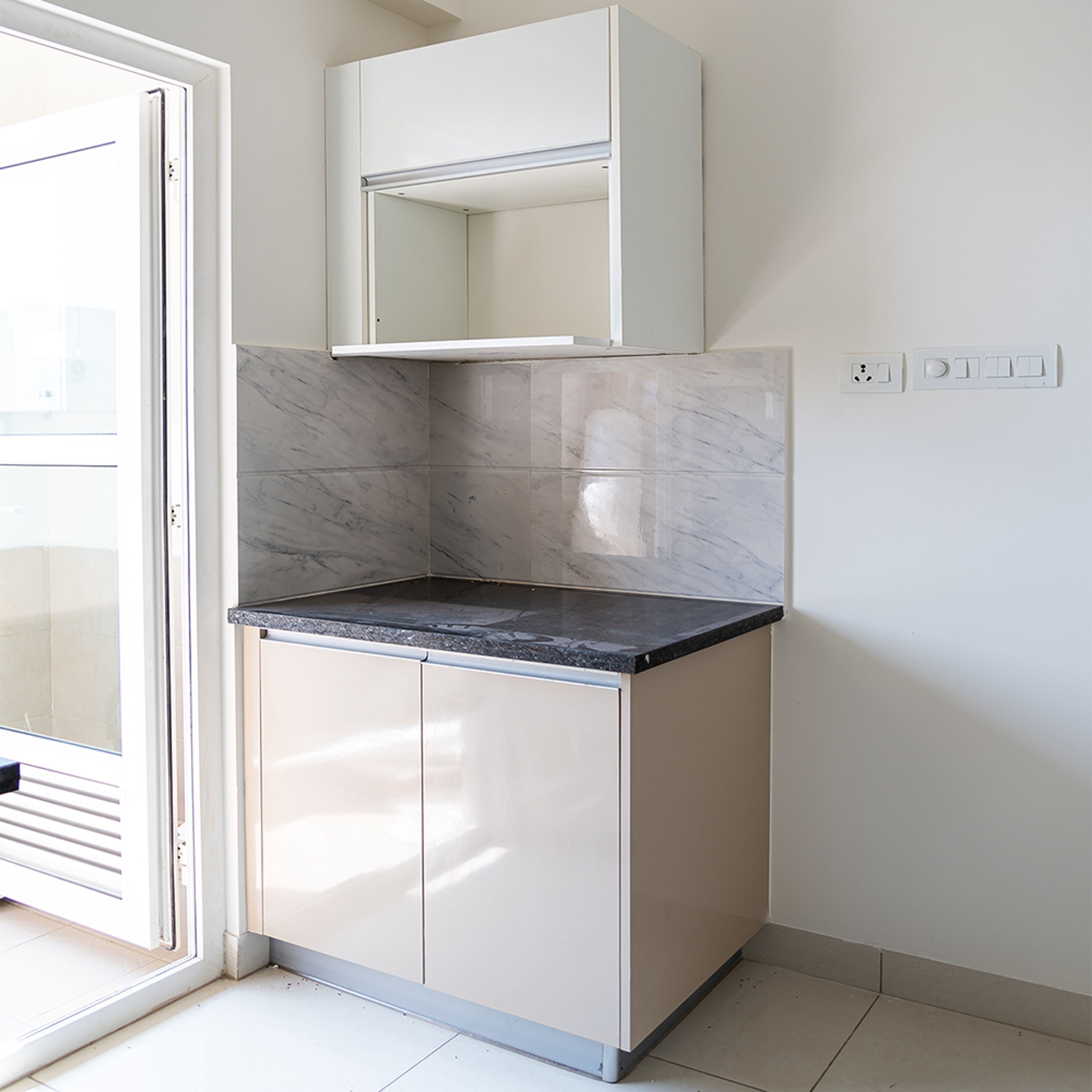 Kitchen design with granite countertop