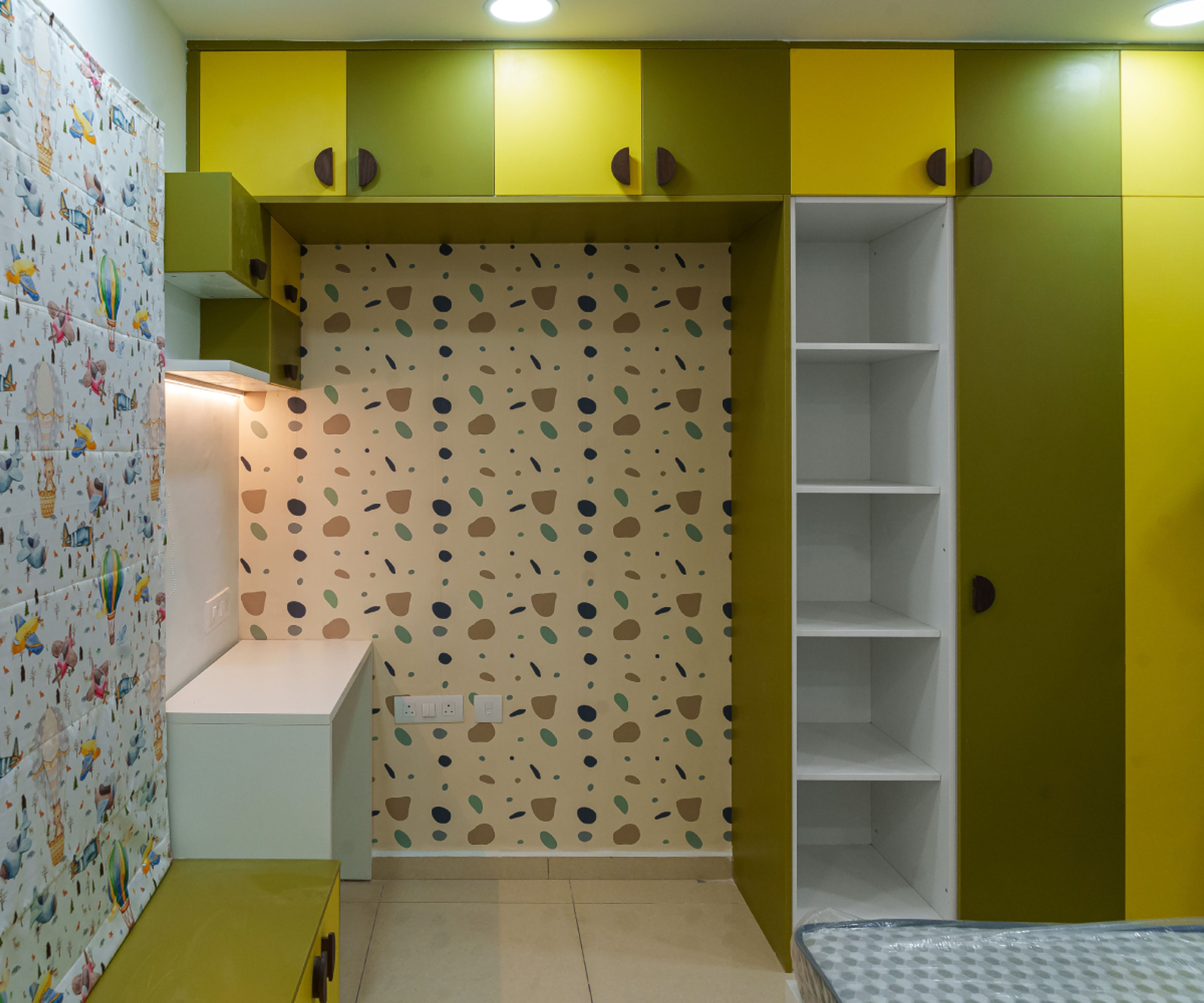 Kids Bedroom Design with Green 3-Door Swing Wardrobe, Study Space and Patterned Wallpaper