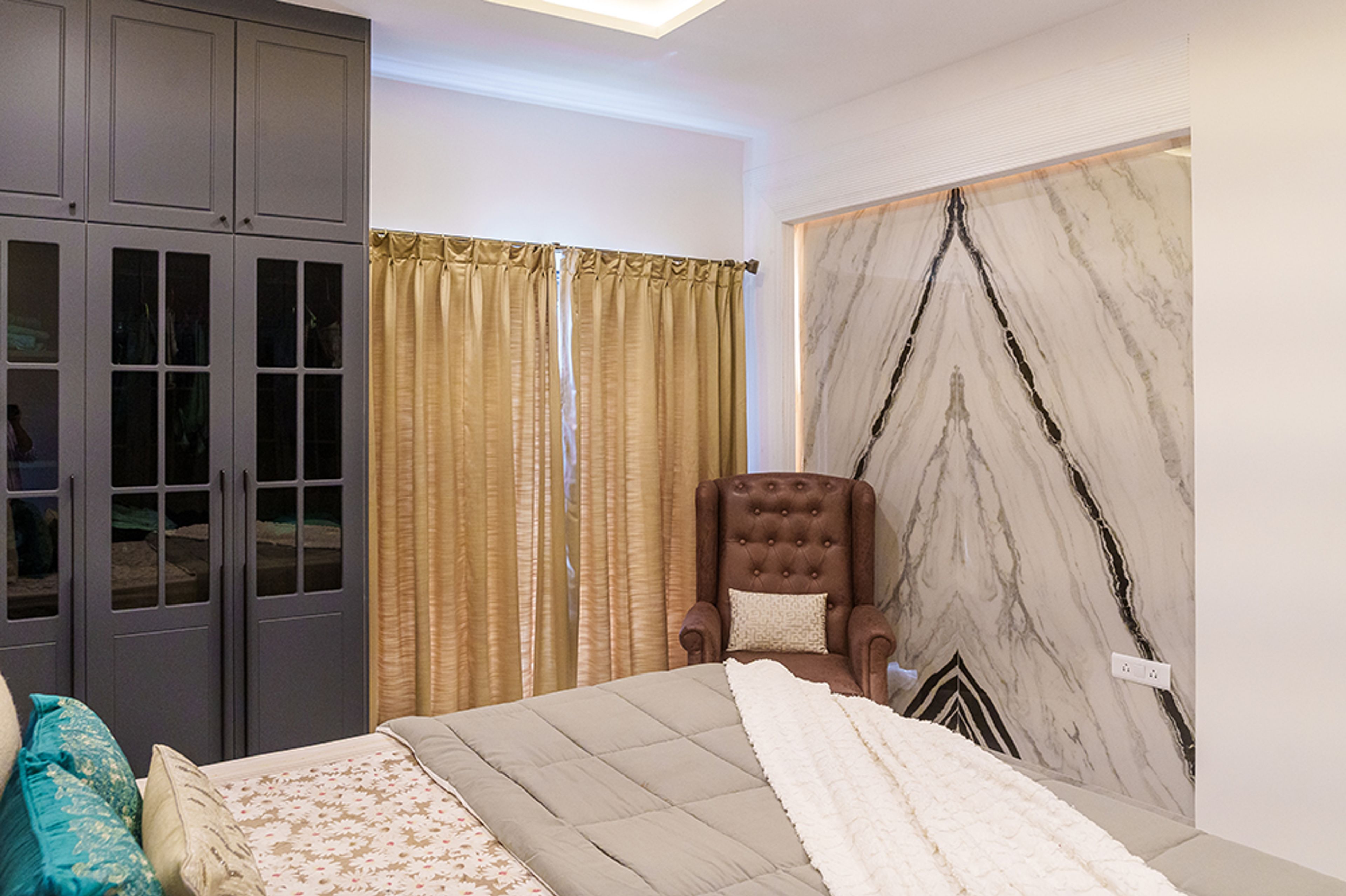 Bedroom Design with Marble Patterned Accent Wall and Grey Profile Shutter Swing Wardrobe