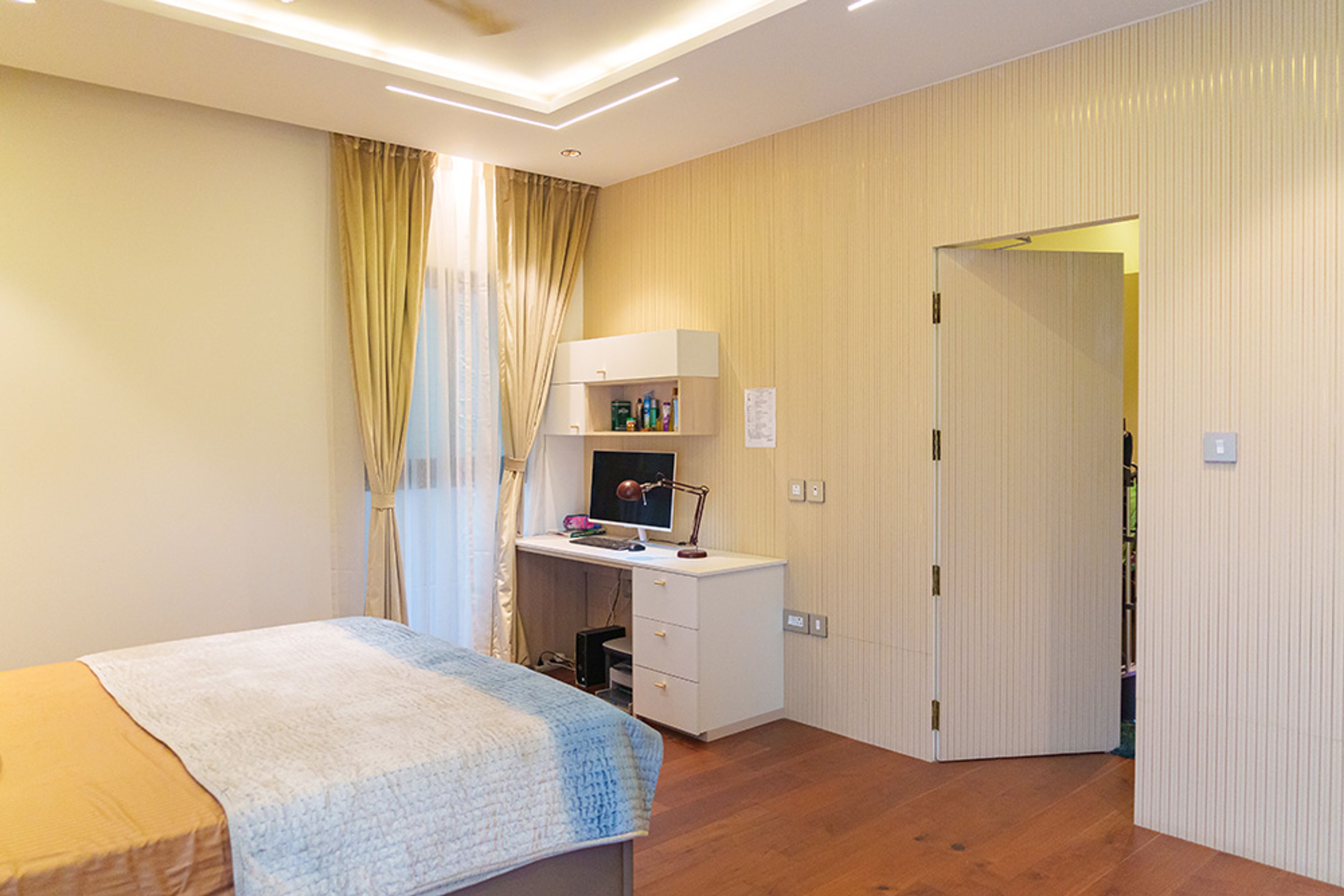 Bedroom Design with Off-White Fluted Panel Walls and White Study Space