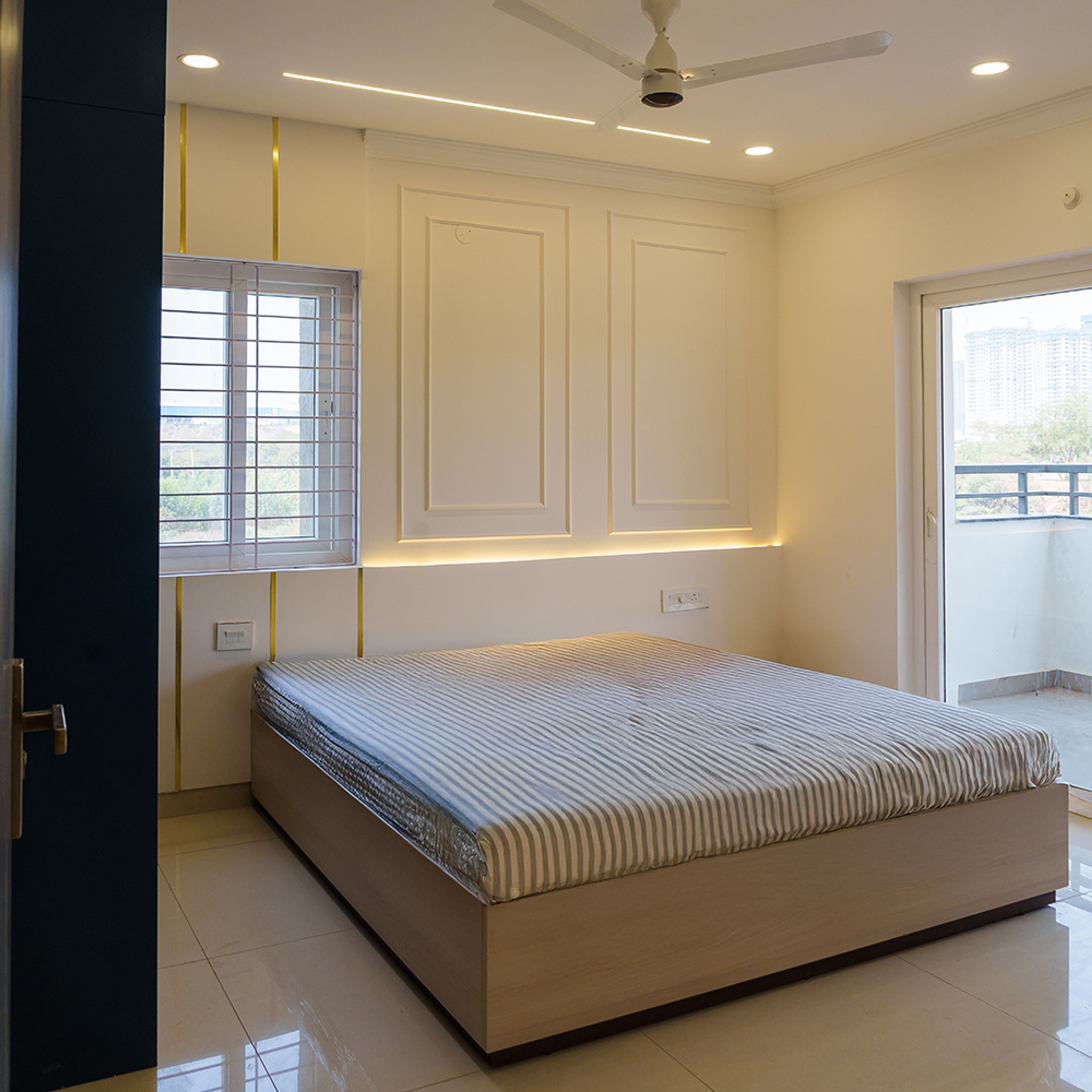 Bedroom Design with White Wall with Trims