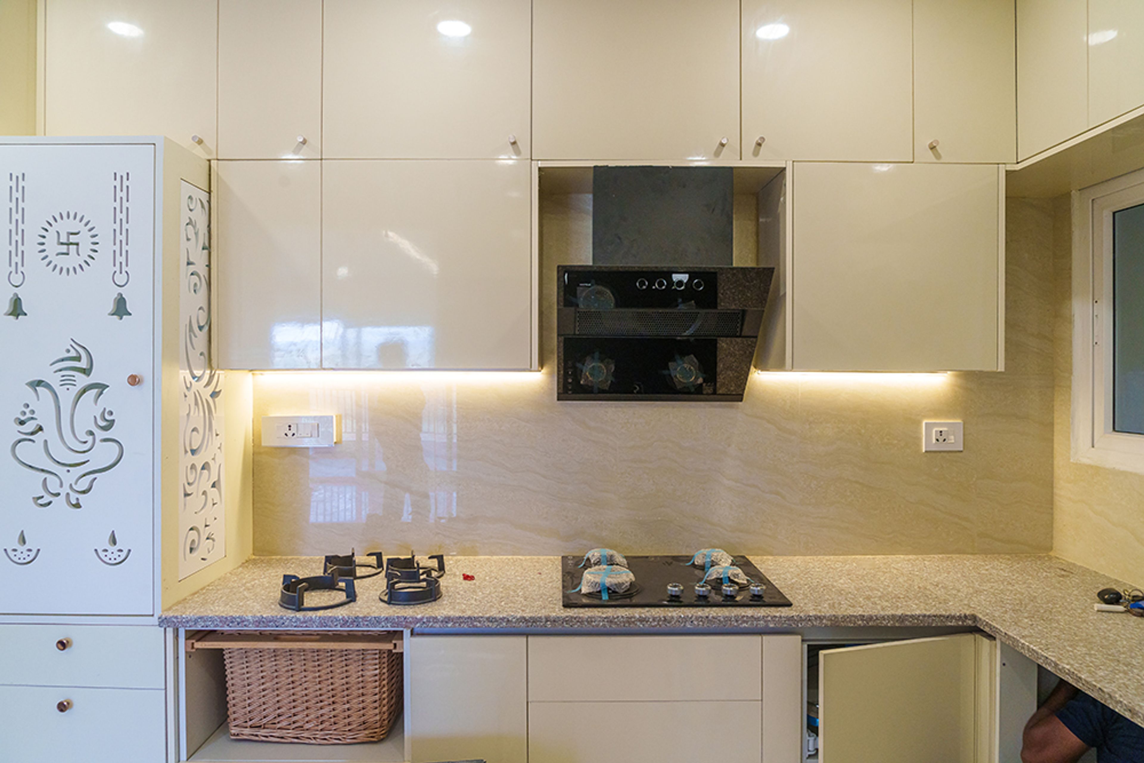 L-Shaped Kitchen Design with Under Cabinet Lighting and Cream Cabinets