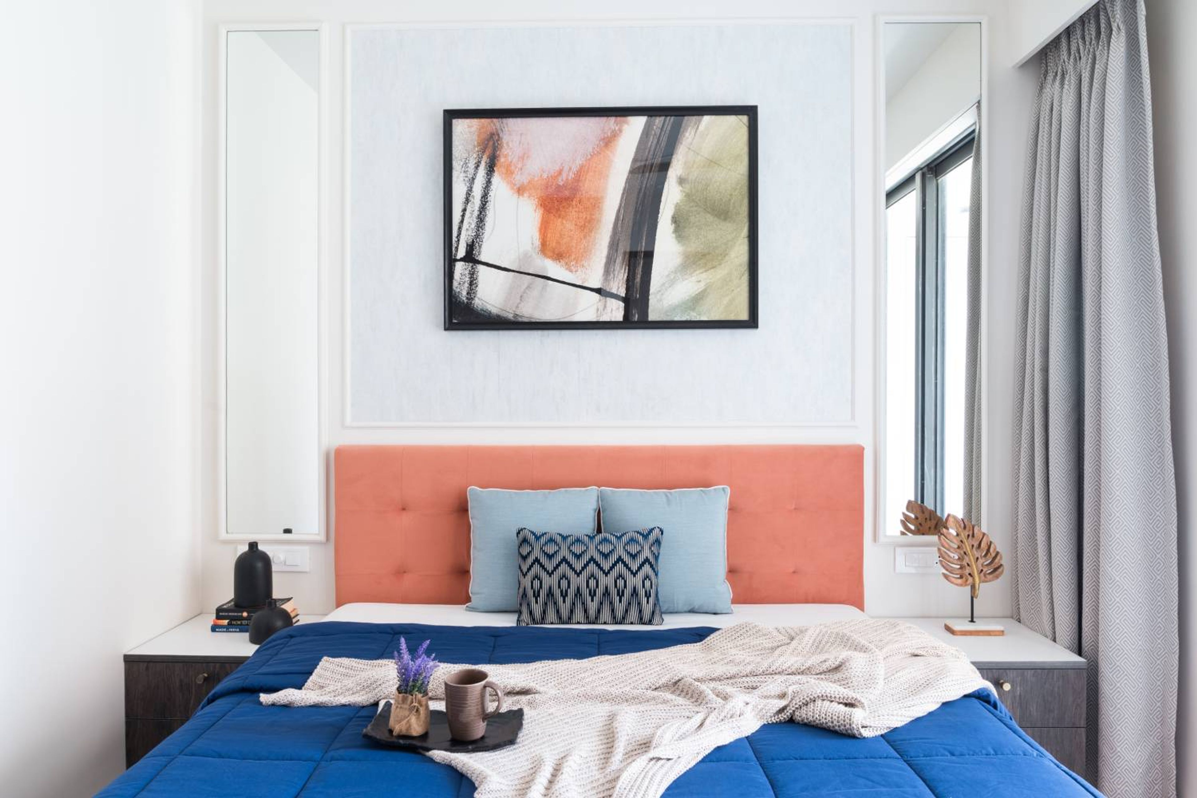 Bedroom design with white wall and mirror