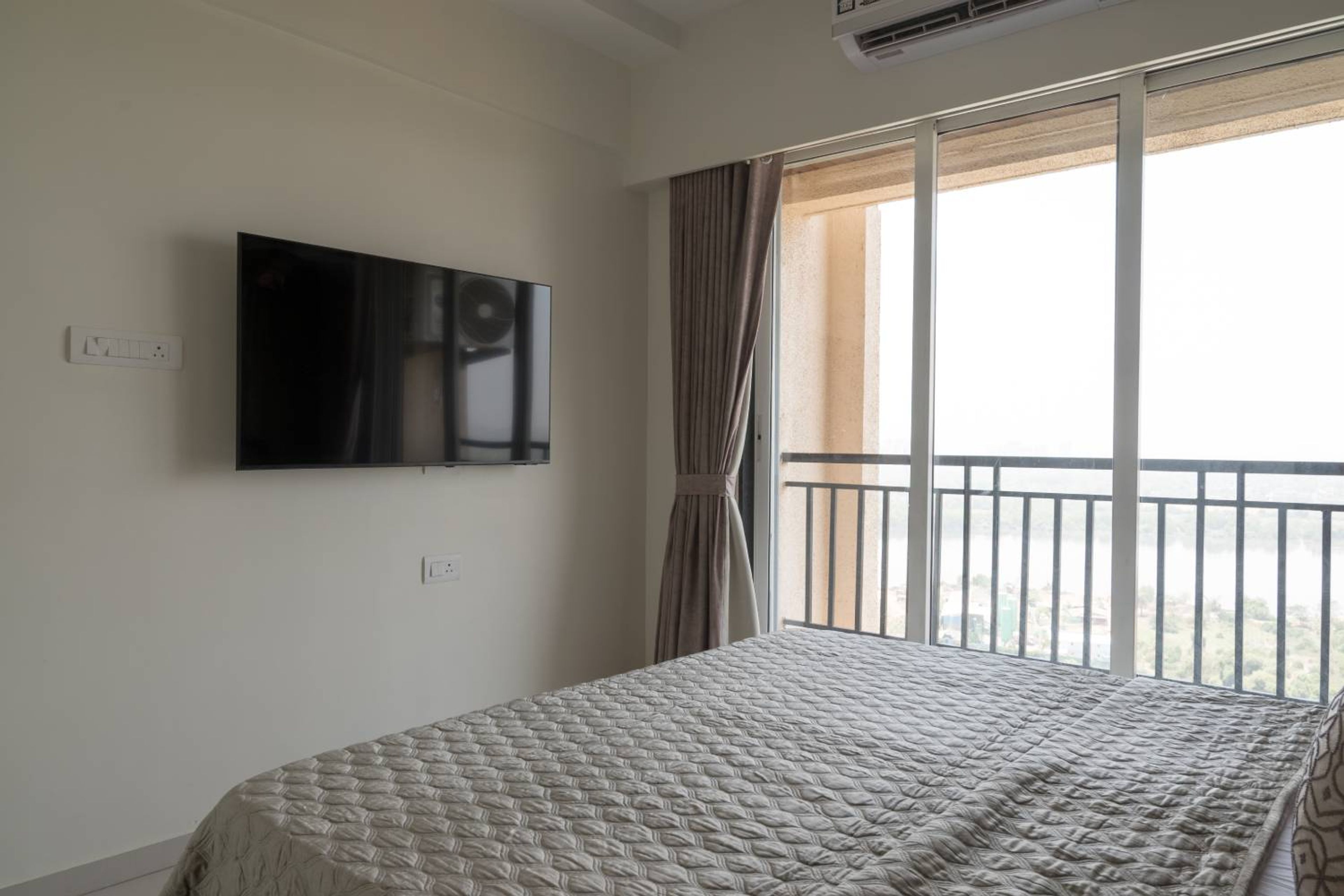 Bedroom Design with white walls