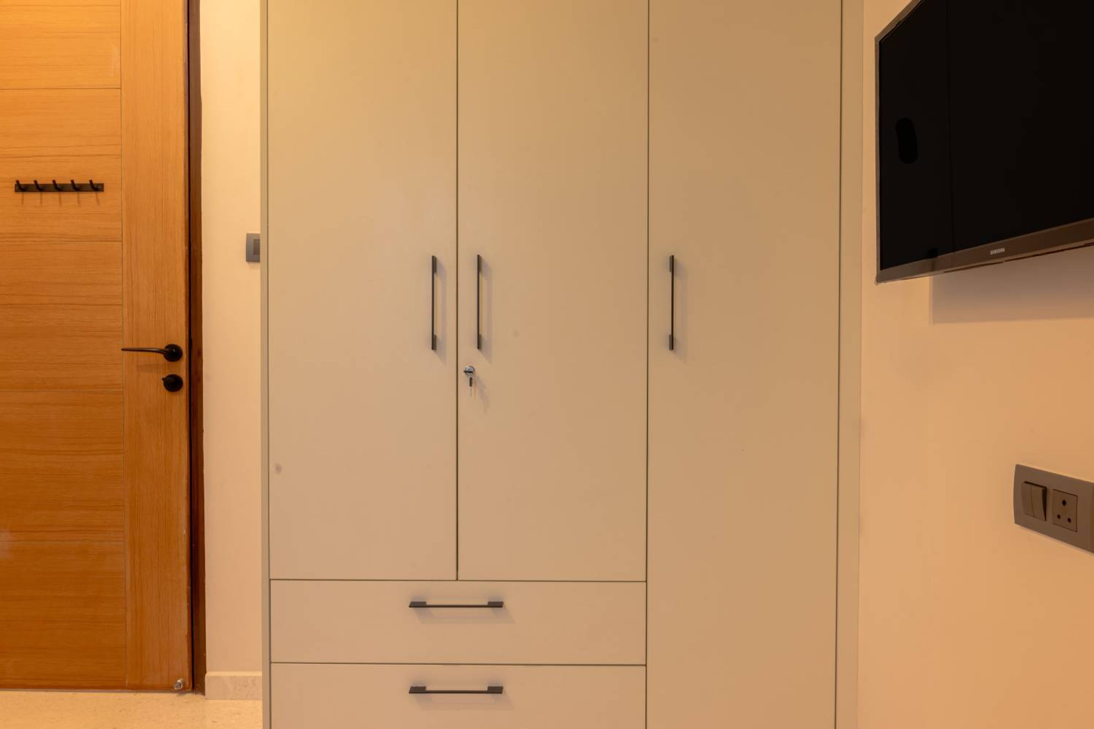 Kids Bedroom Design with 3-Door Beige Swing Wardrobe