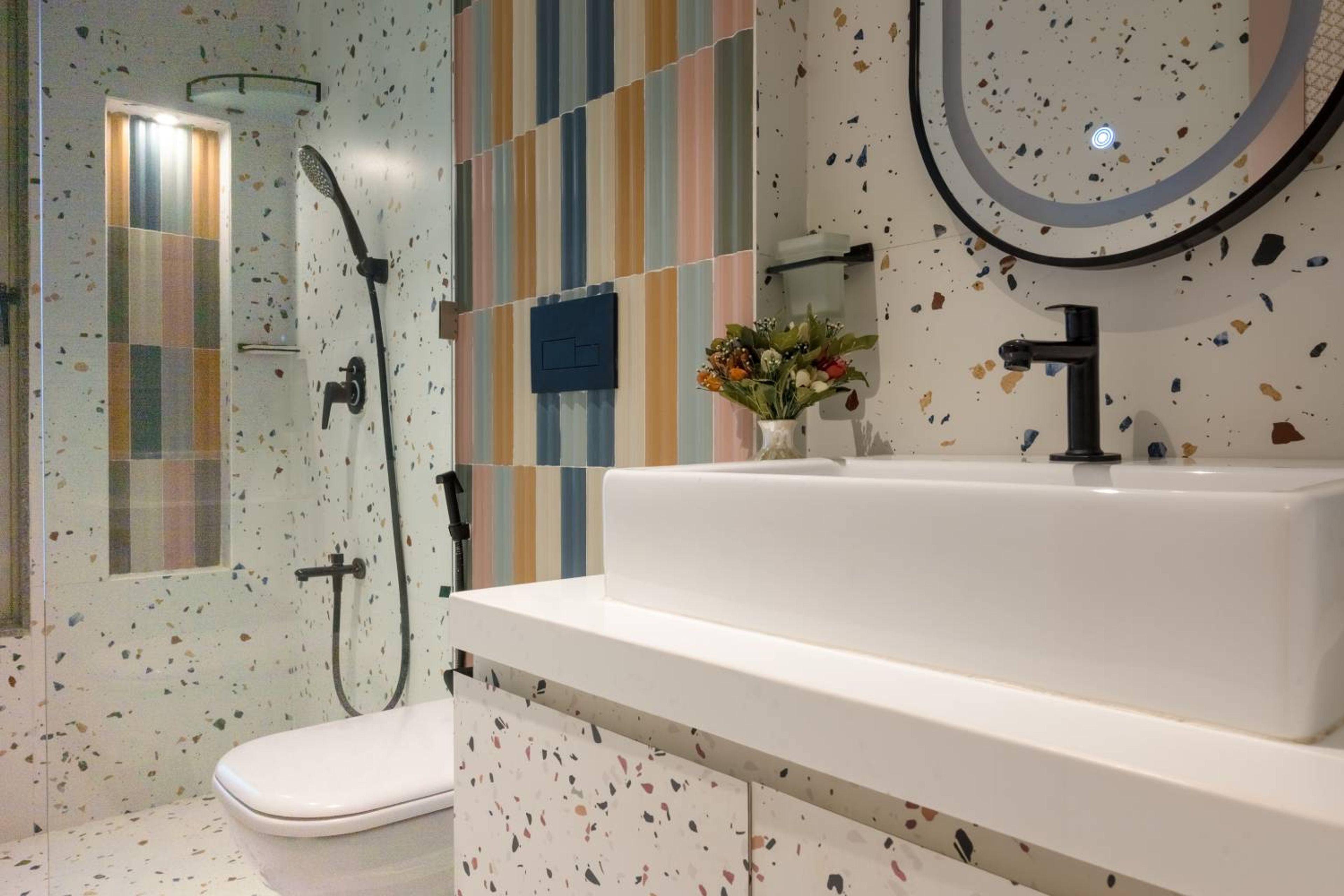 Bathroom Design with mosaic pattern wall tiles