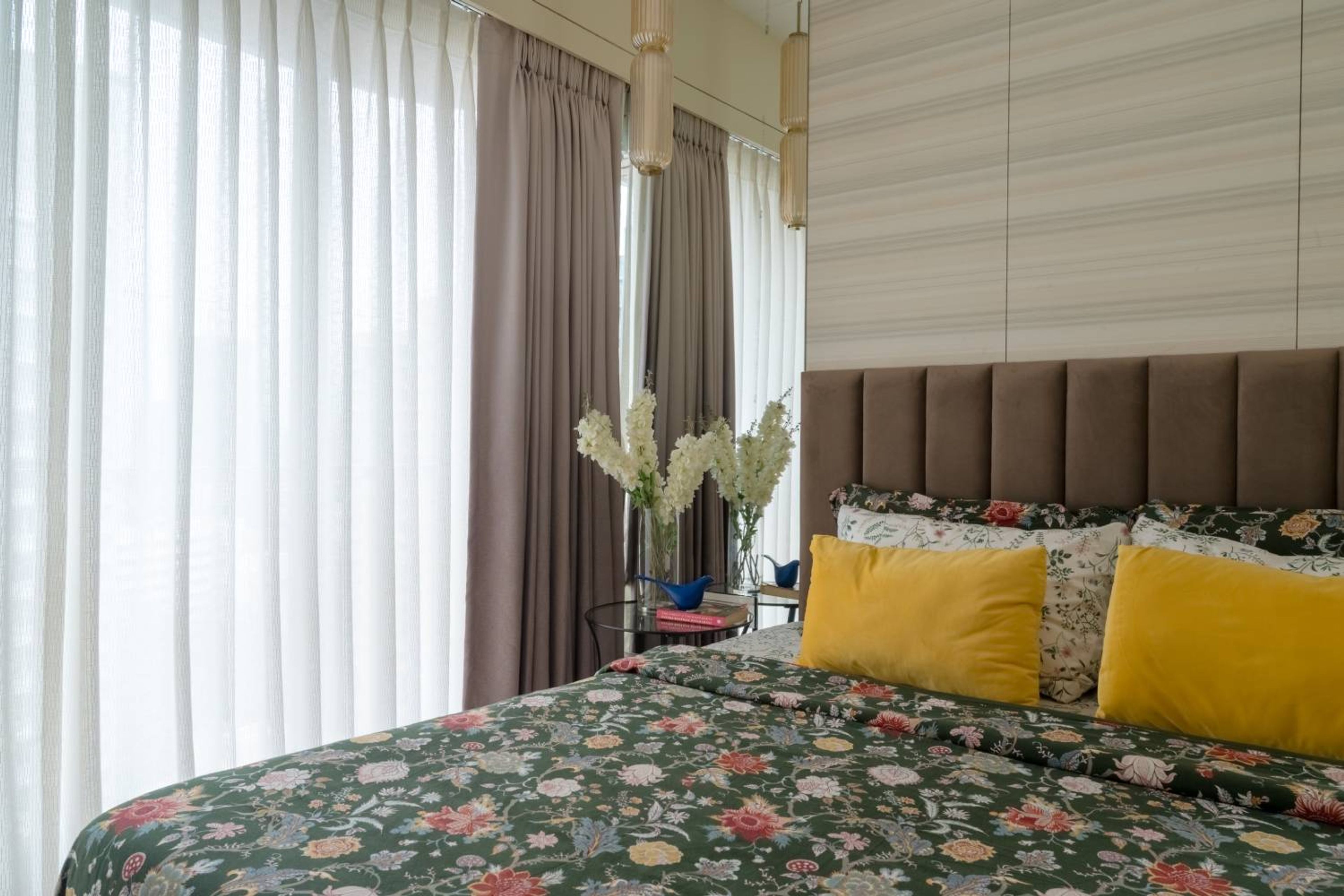 Bedroom Design with brown headboard bed