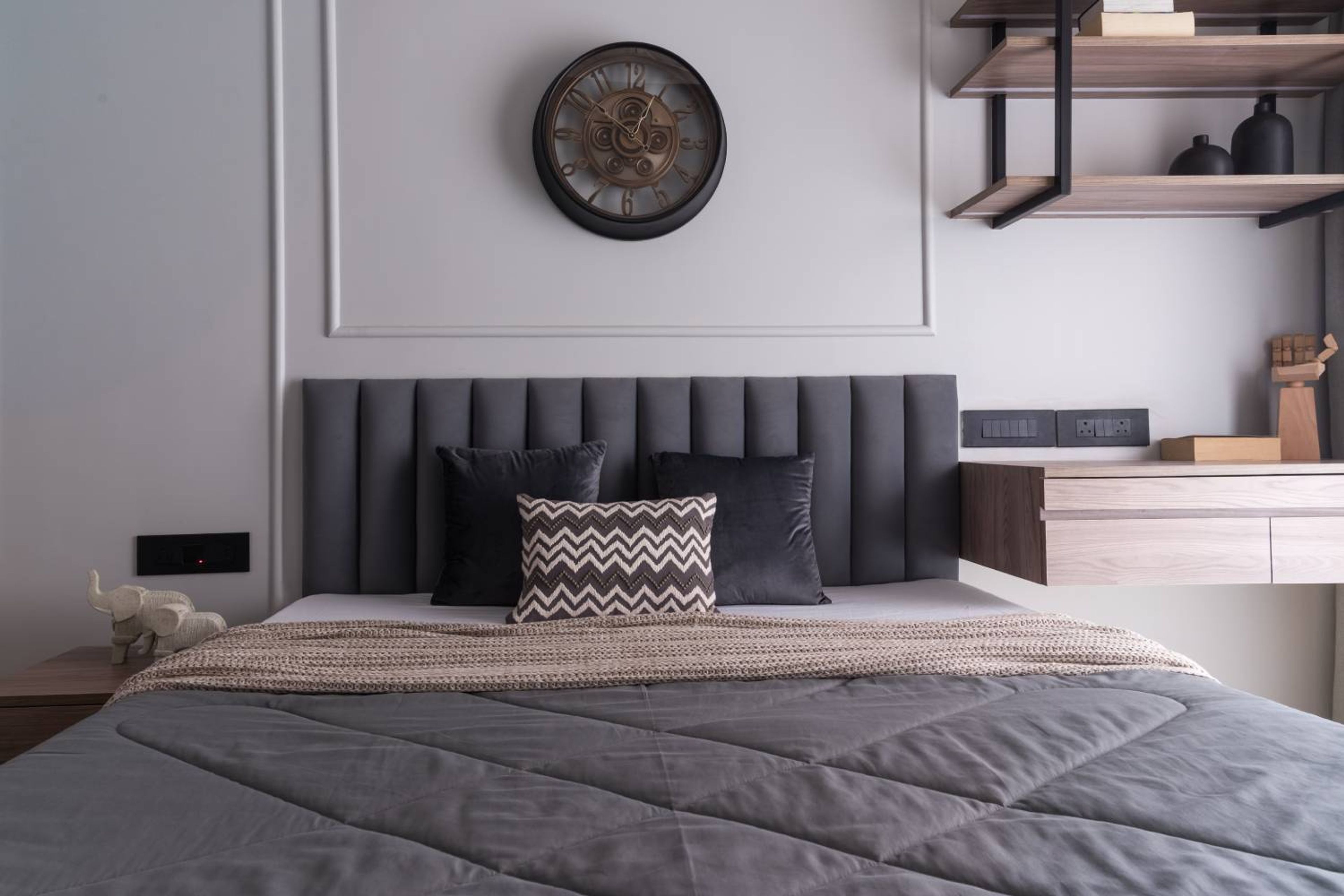 Modern Light Grey Paint Wall Design with Mint Panel Accent