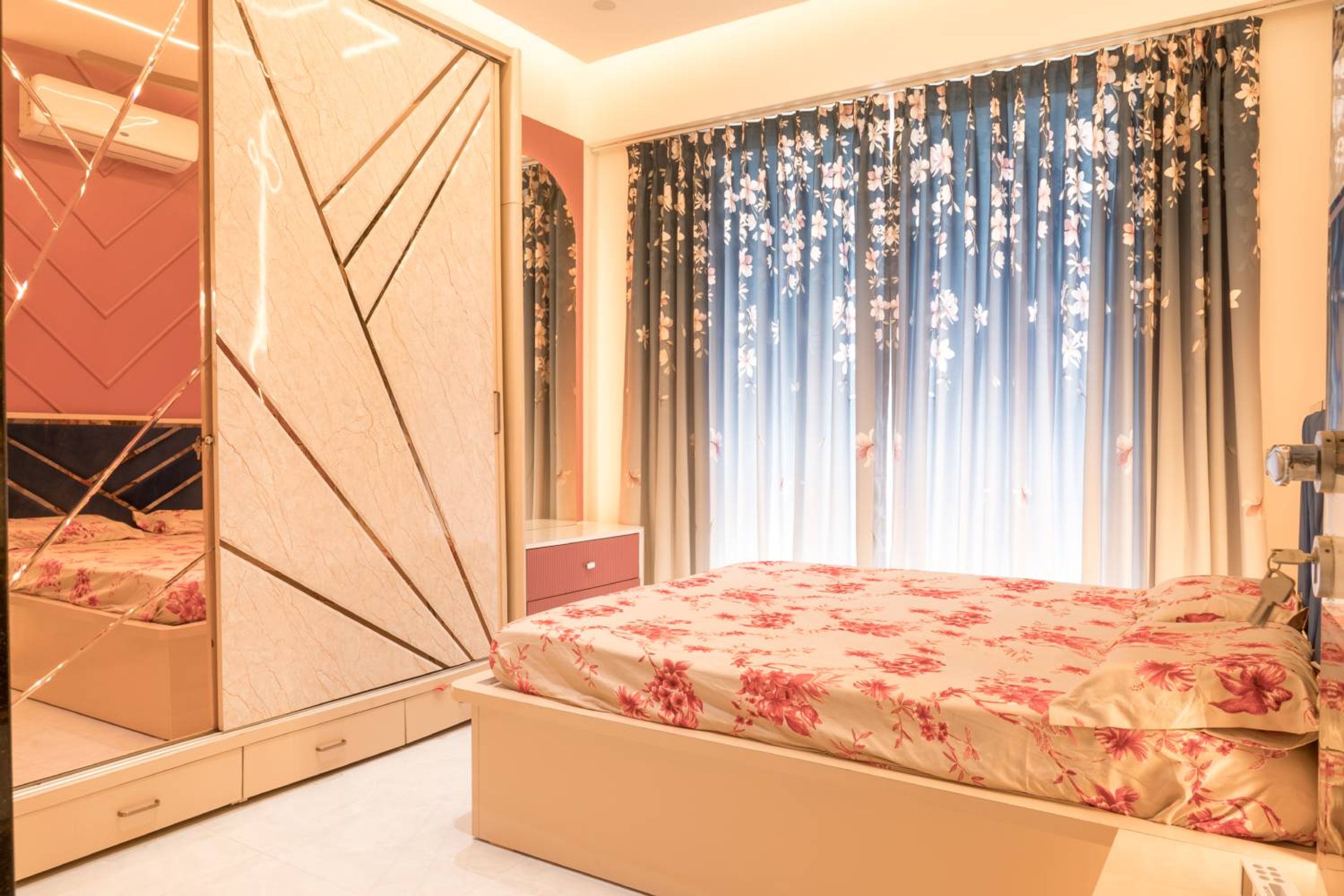 Bedroom design with 2-door geometric patterned mirrored sliding wardrobe