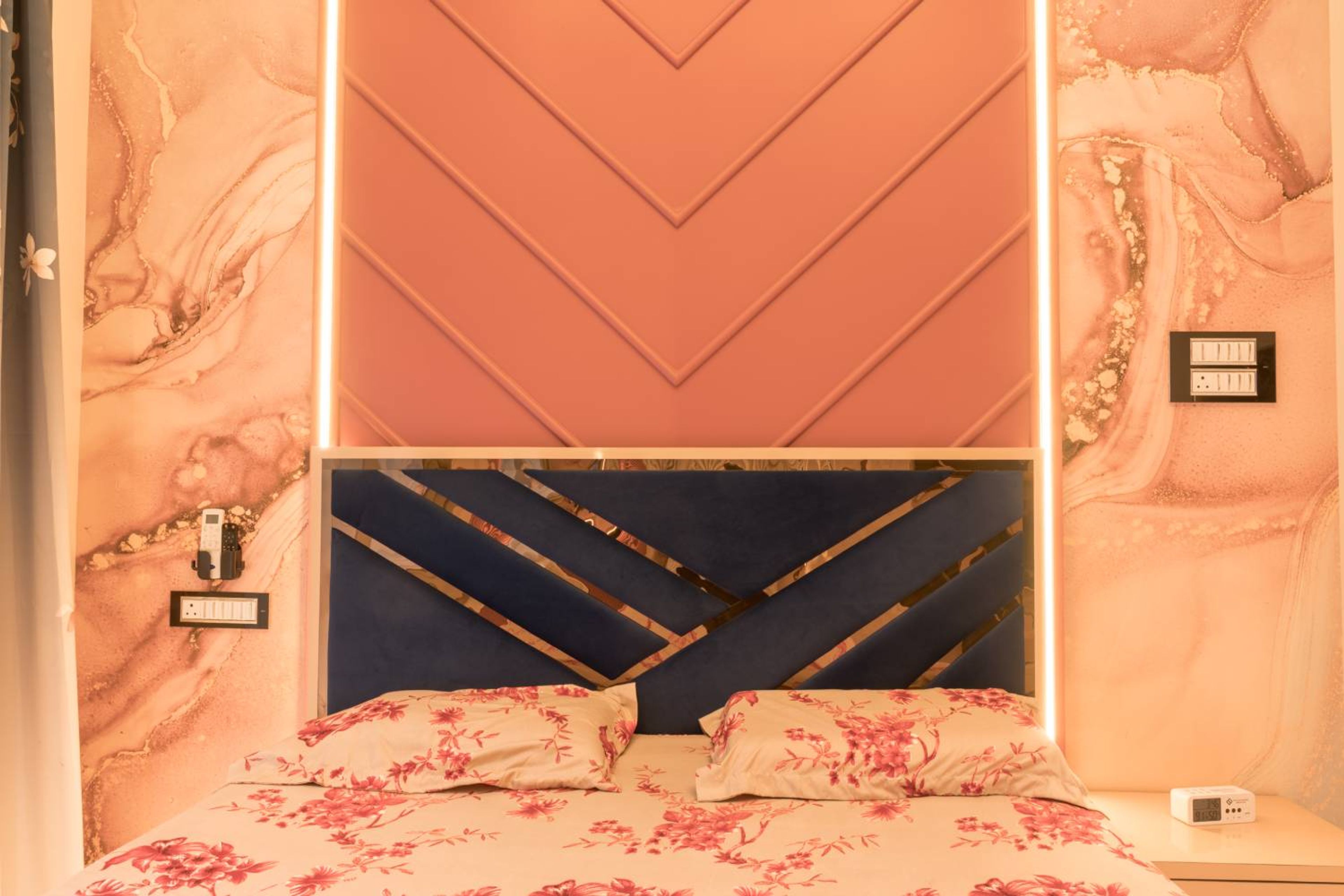 Bedroom design with peach wall with inverted triangle trims