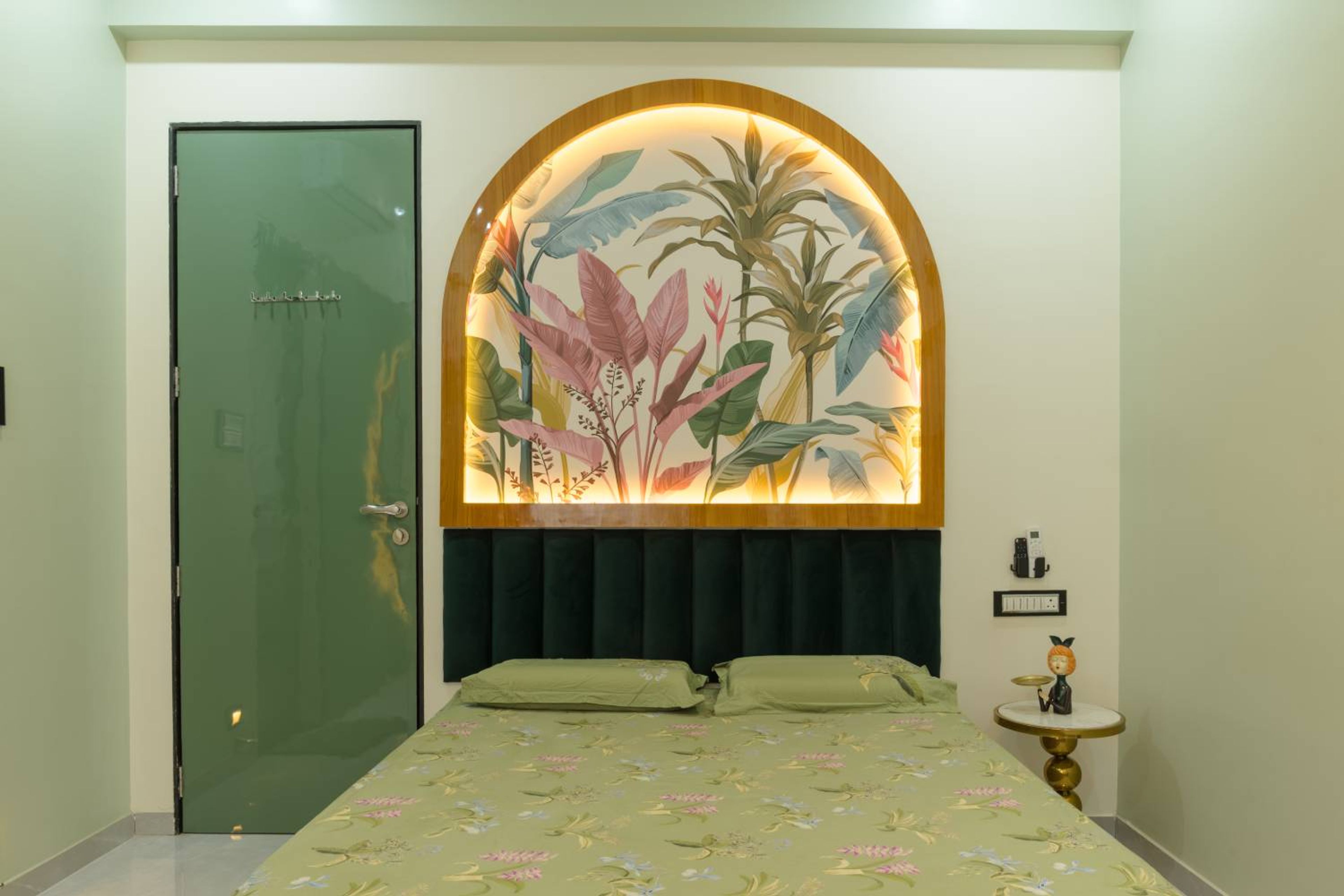 Bedroom design with floral arch wall design