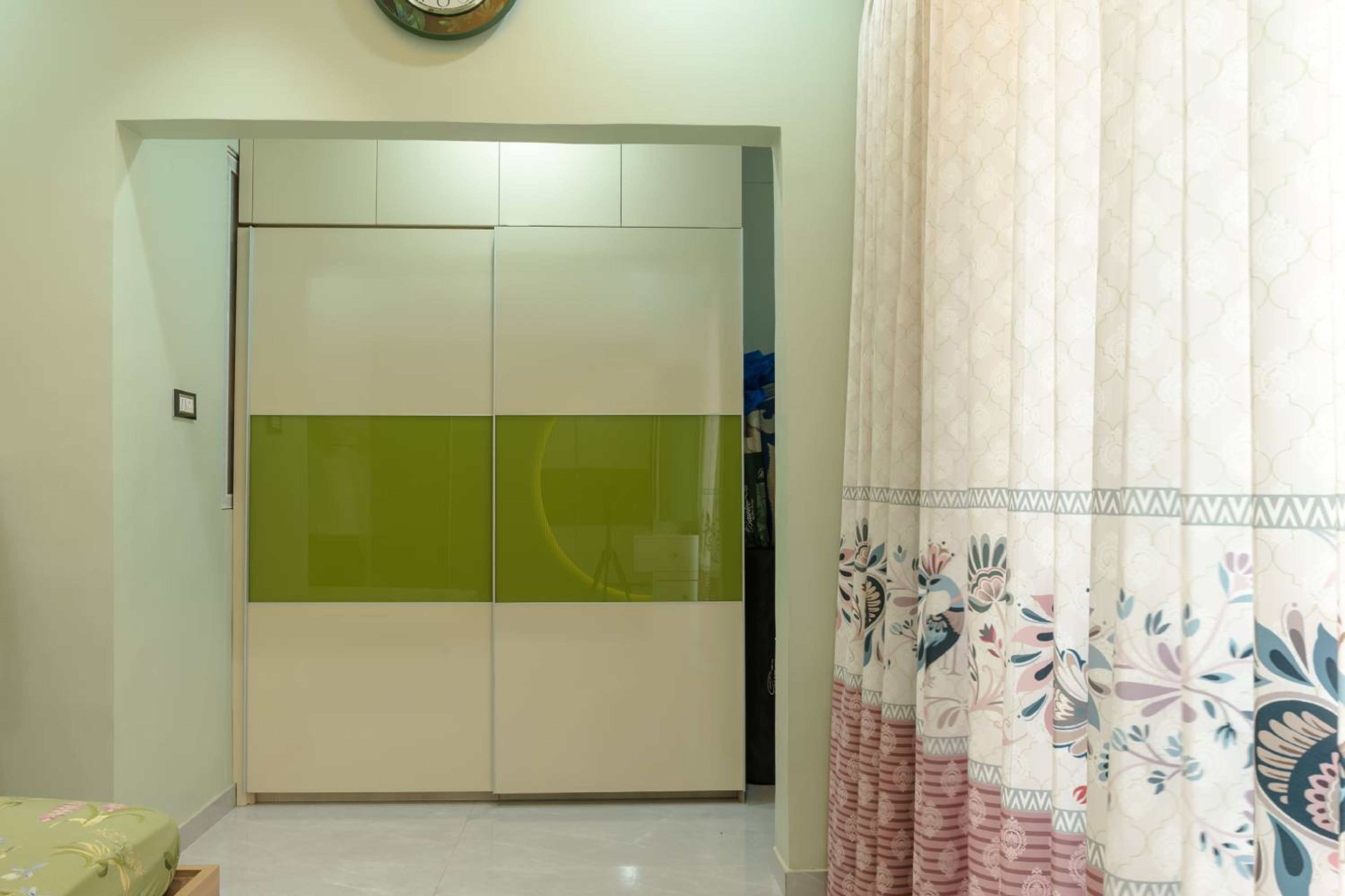 2-door green sliding wardrobe