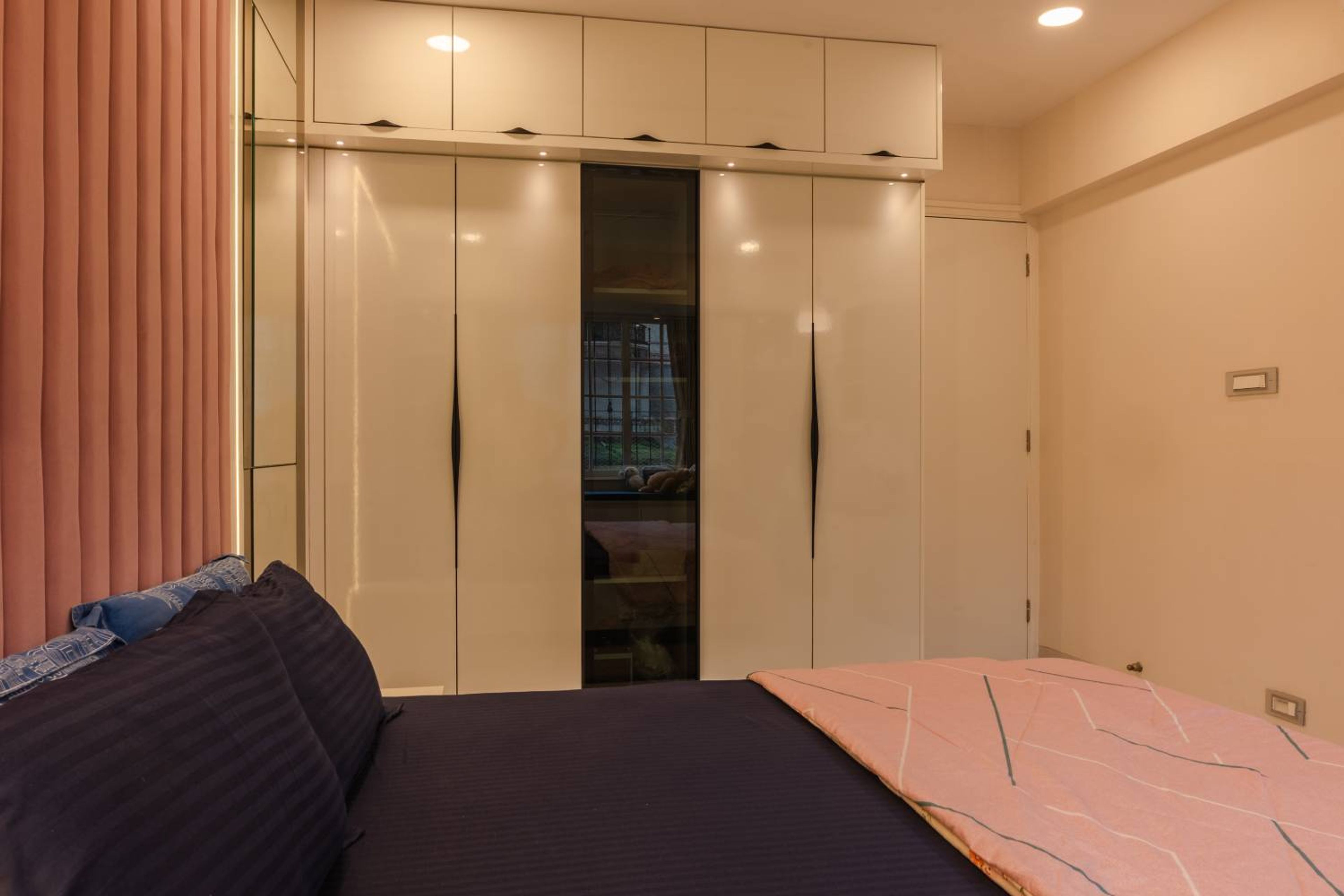 Modern 5-Door Swing Wardrobe Design with White Gloss and Glass Insert