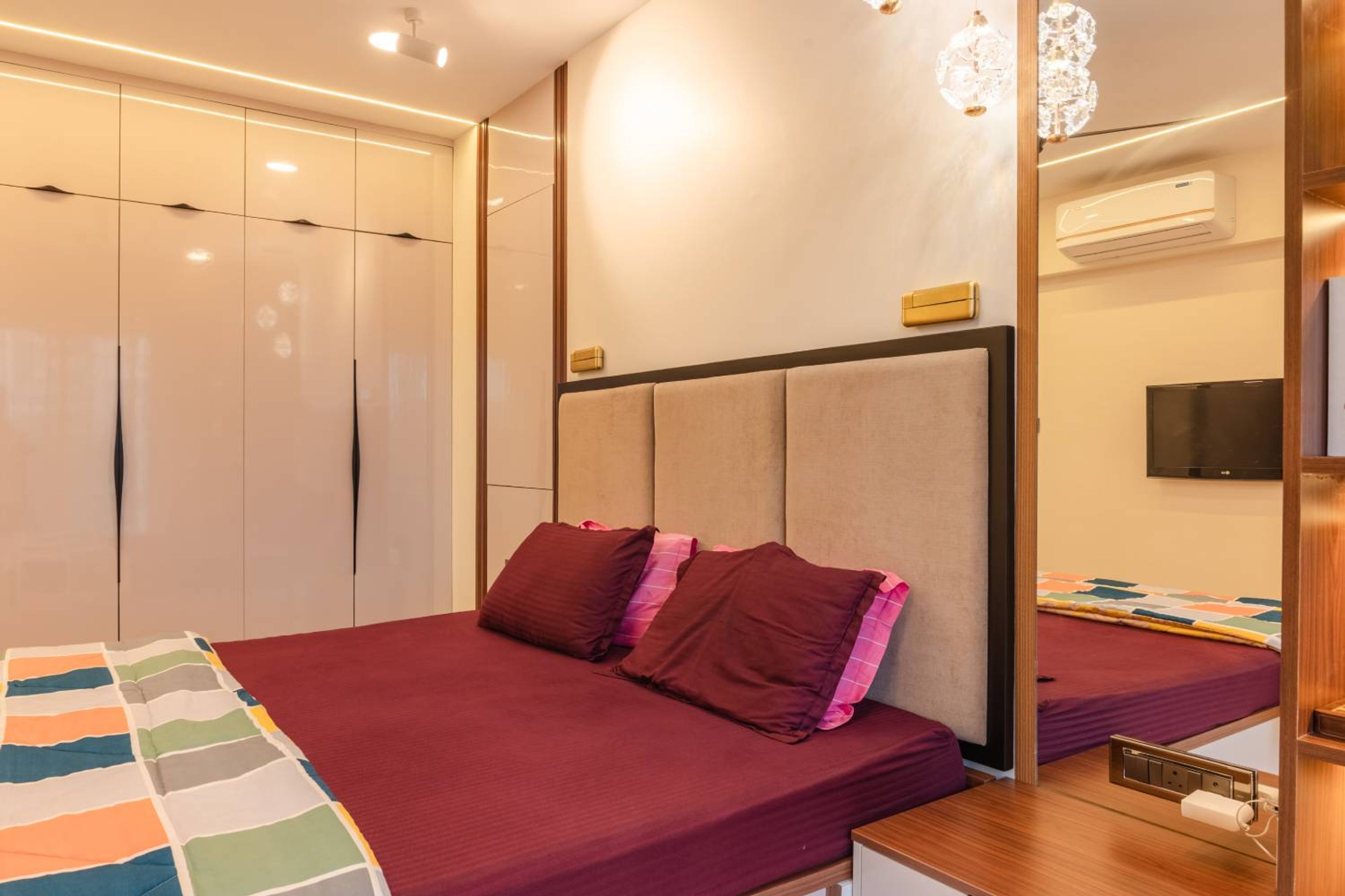 Master Bedroom Design with Upholstered Queen Size Bed