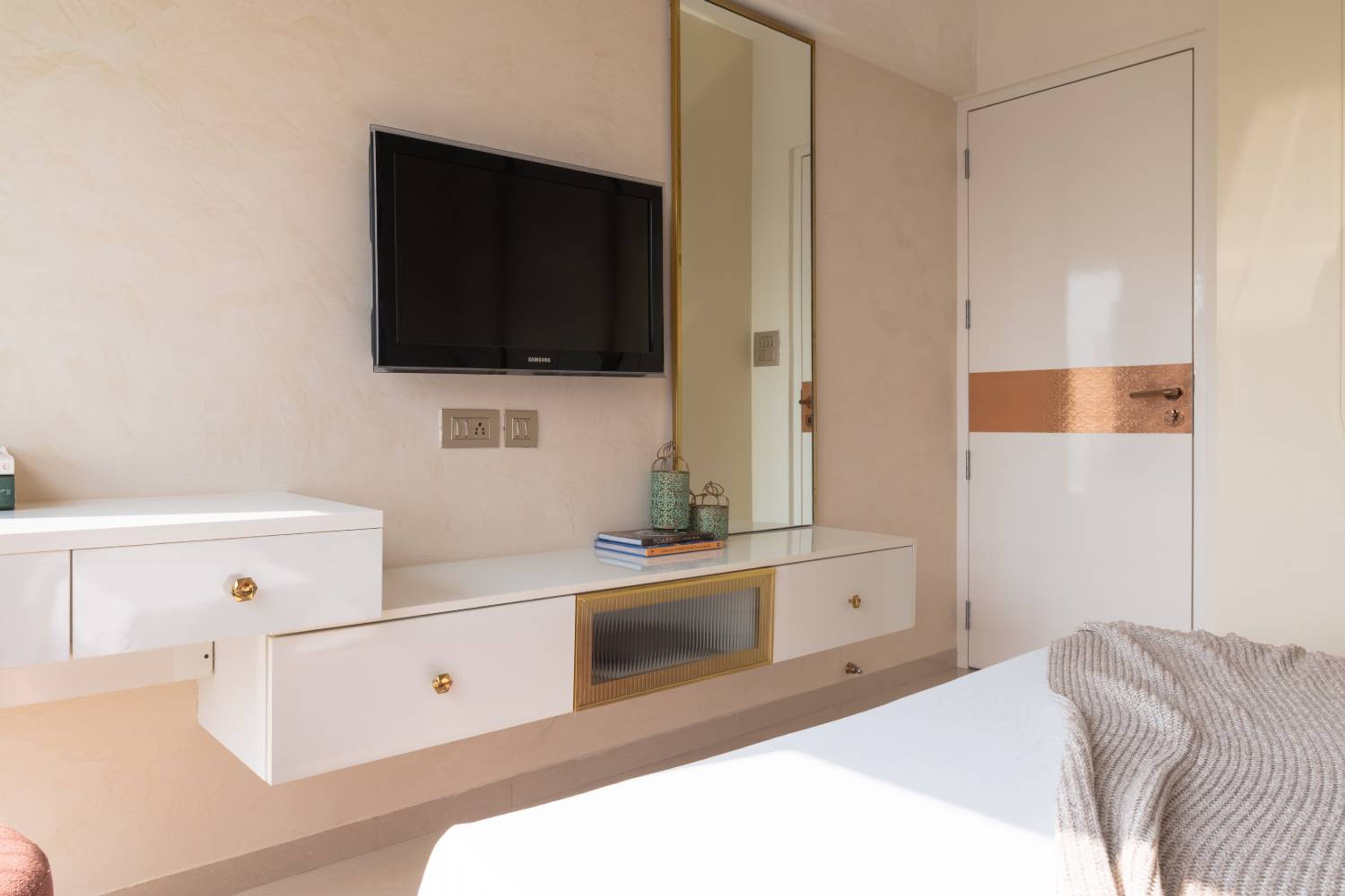 Bedroom Design with Wall-Mounted TV Unit, Full-Length Mirror, and White Floating Drawers