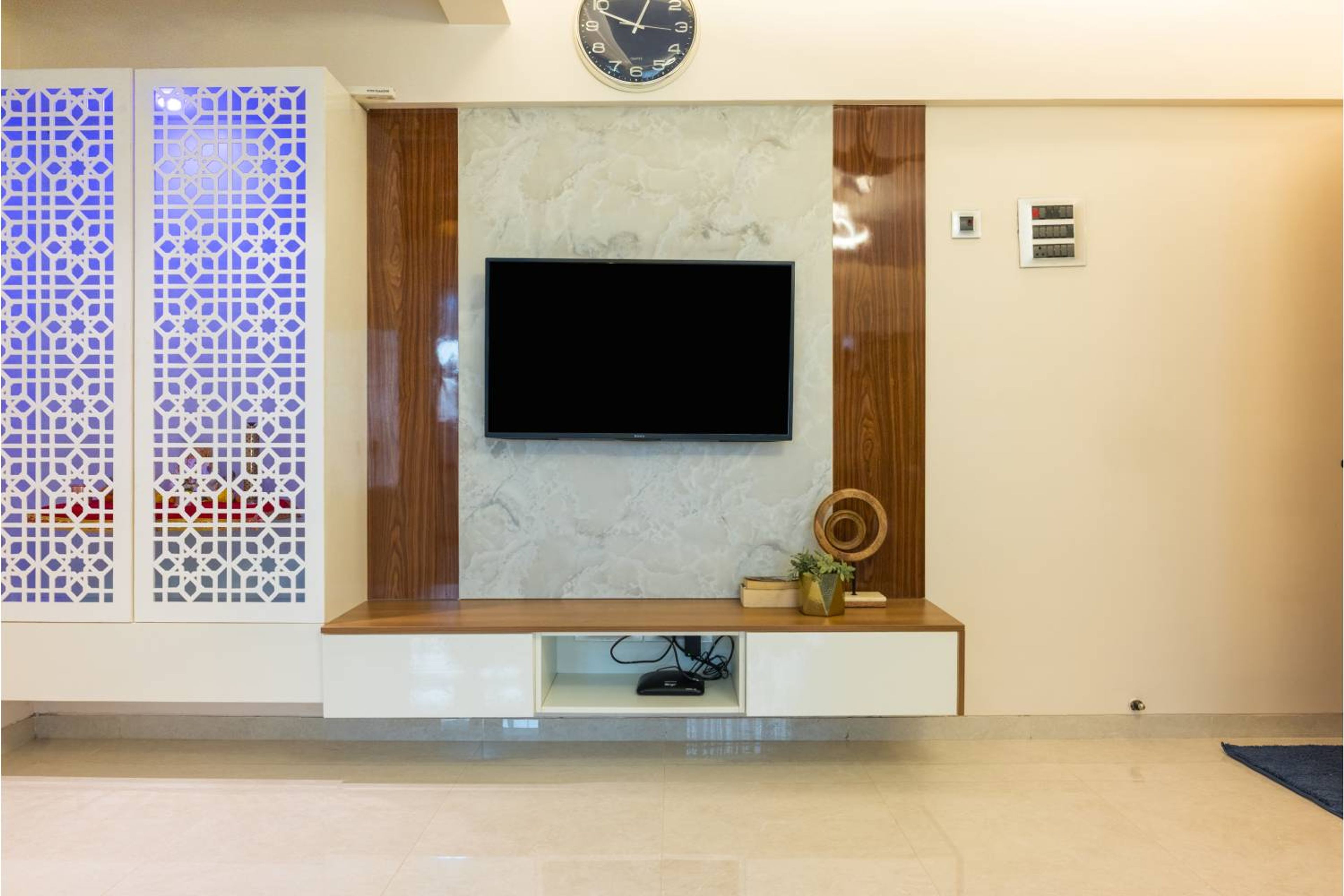 Contemporary White and Walnut Bronze TV Unit Design With Marble Backdrop and Floating Cabinets