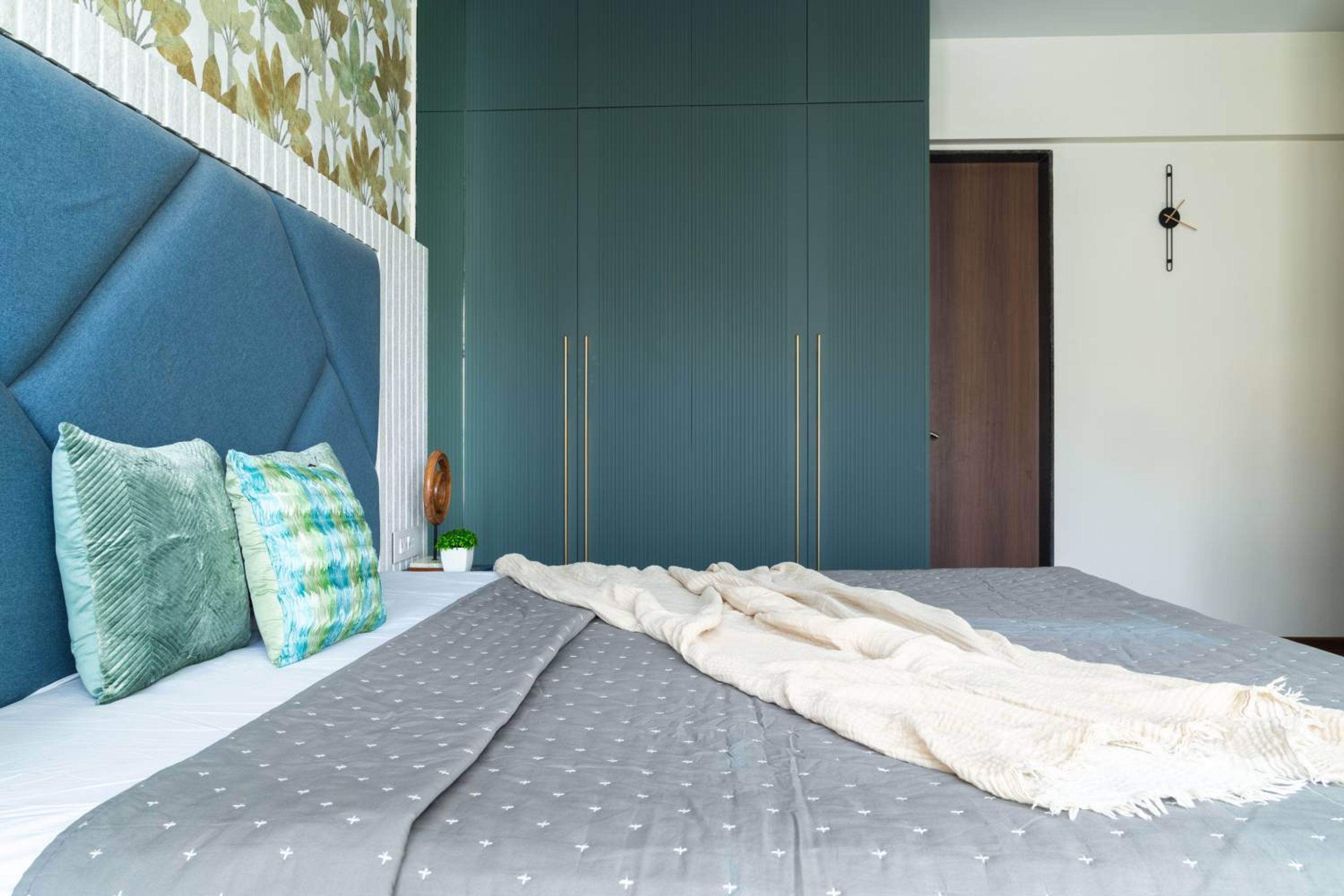 4-door green swing wardrobe design