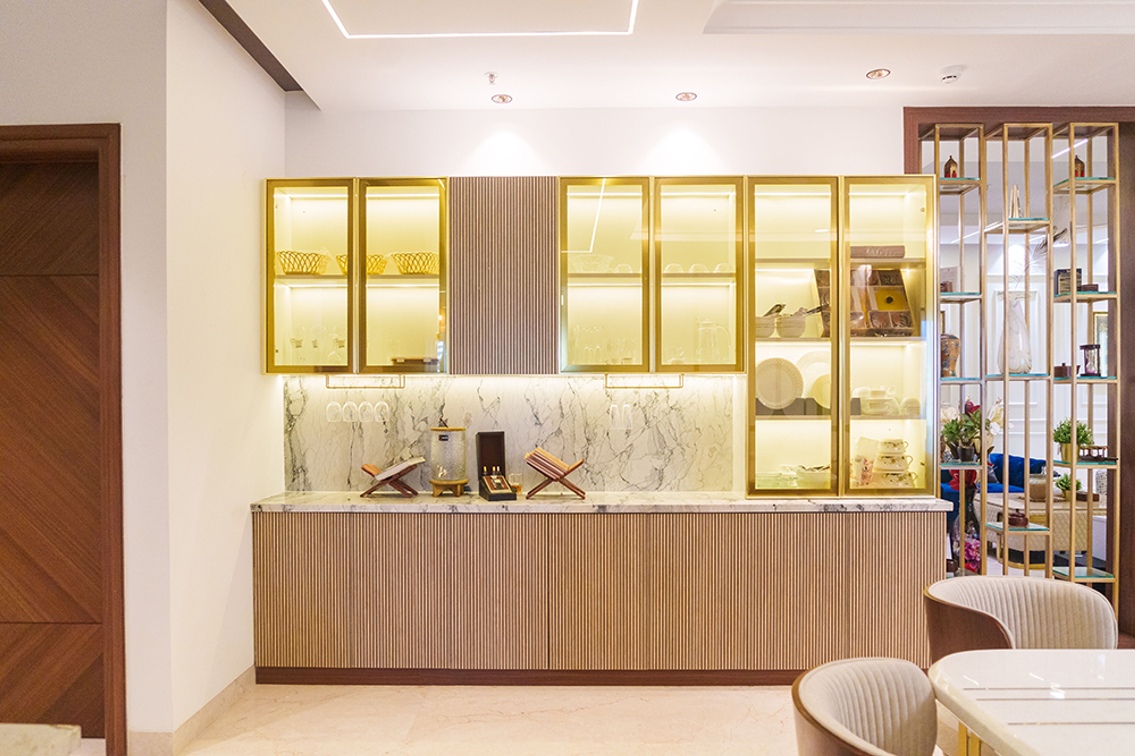 Modern Tall Oak Finish Crockery Unit Design With Glass and Hidden Storage