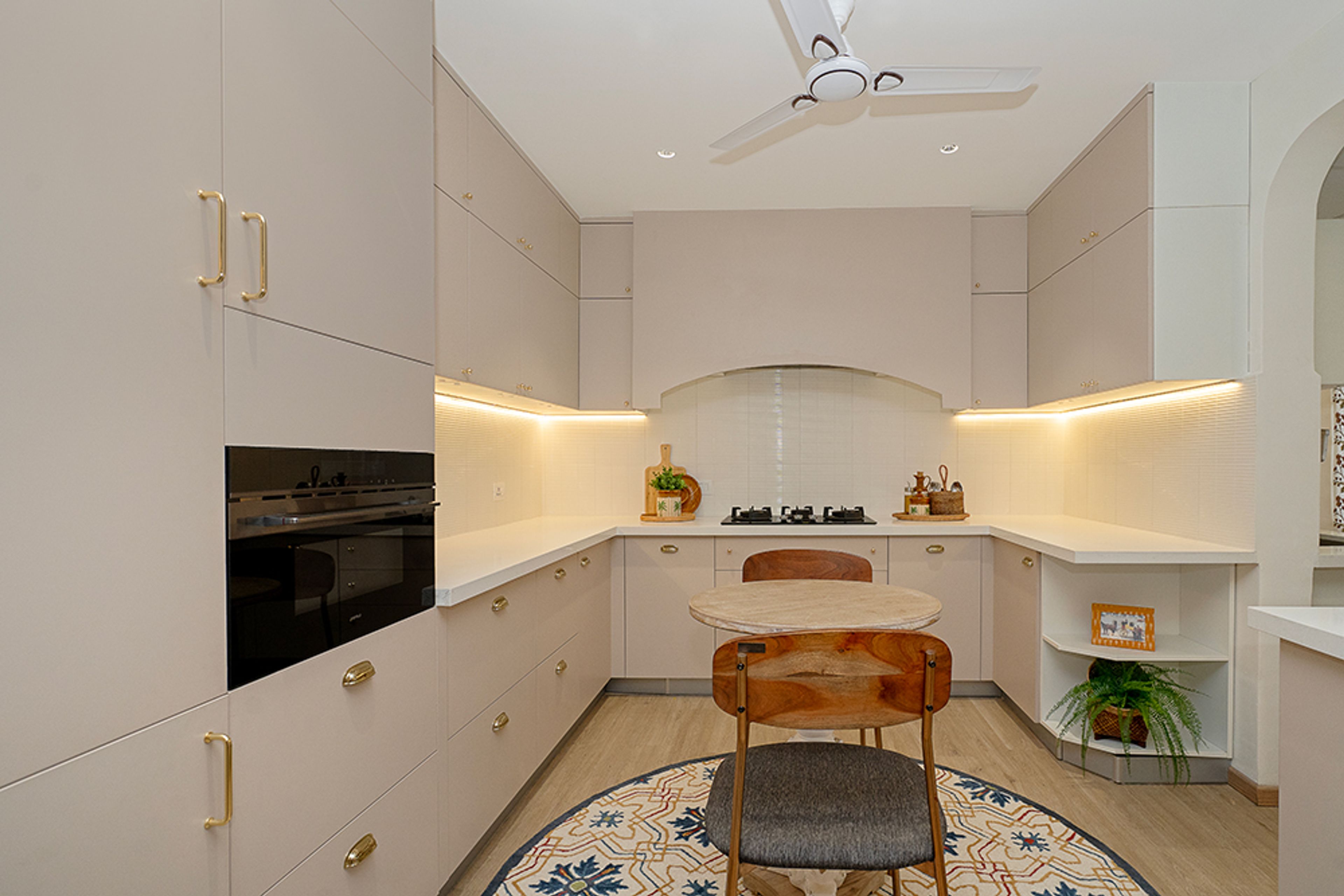 Classic U Shaped Kitchen Design with Quartz Countertops and Corner Cabinets