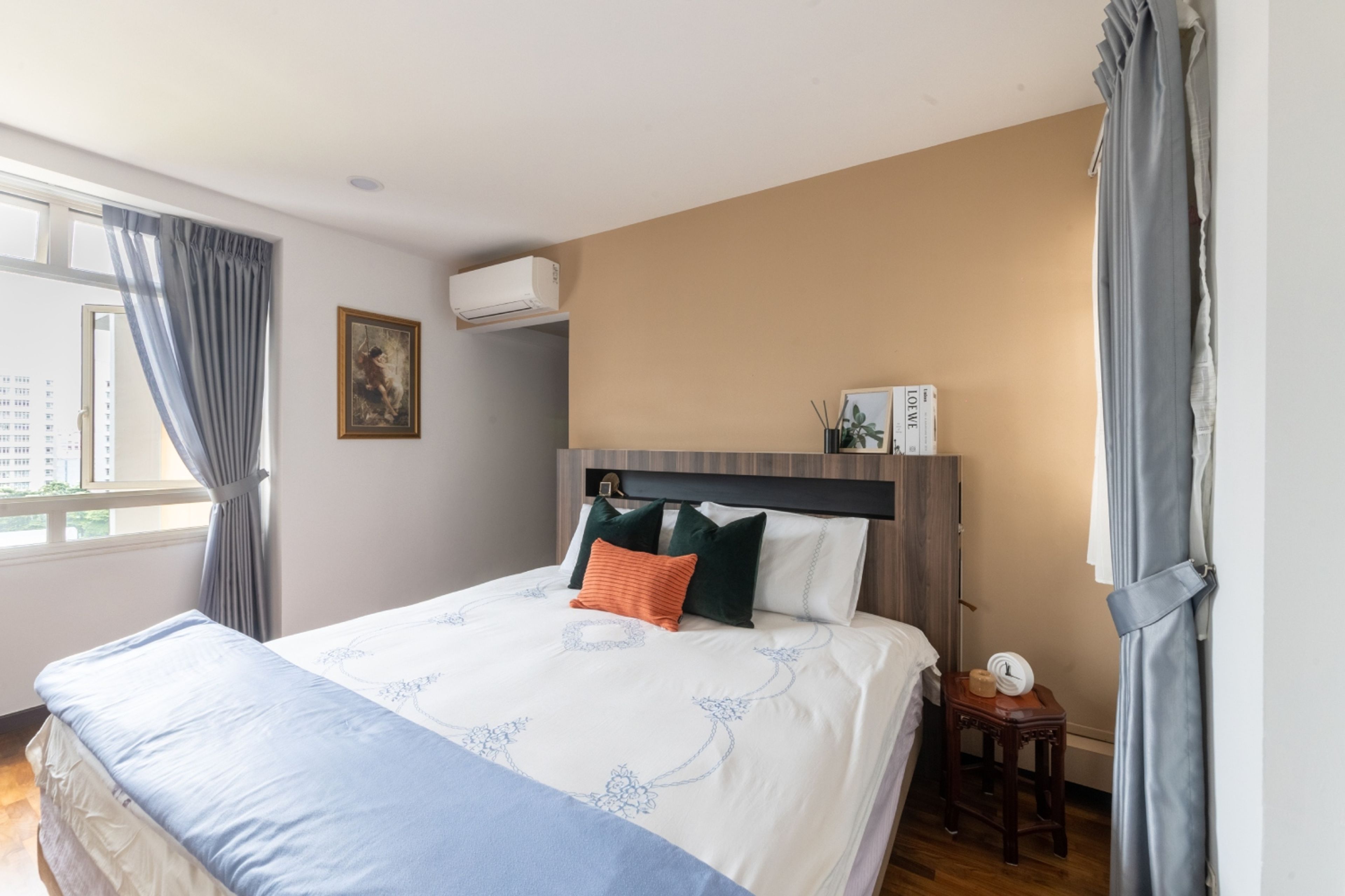 Light Beige Wall Paint For Bedrooms - Livspace