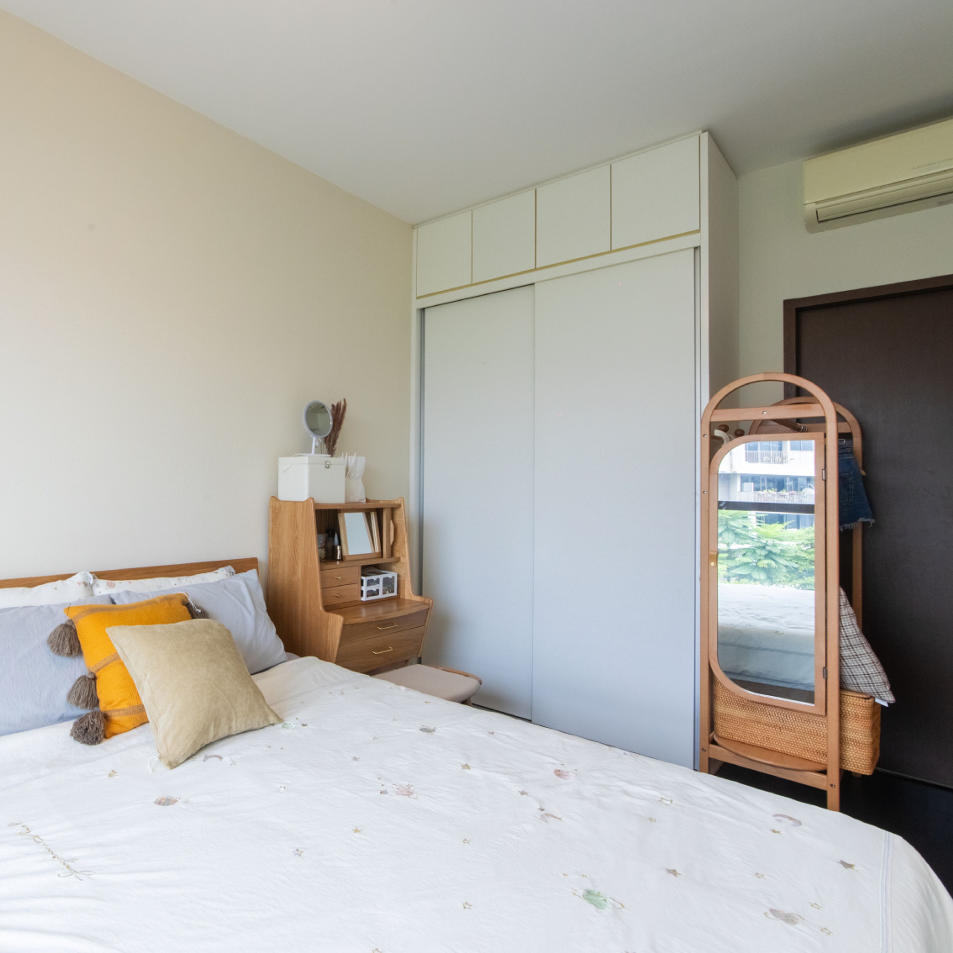 Sliding Shutter Wardrobe Design - Livspace