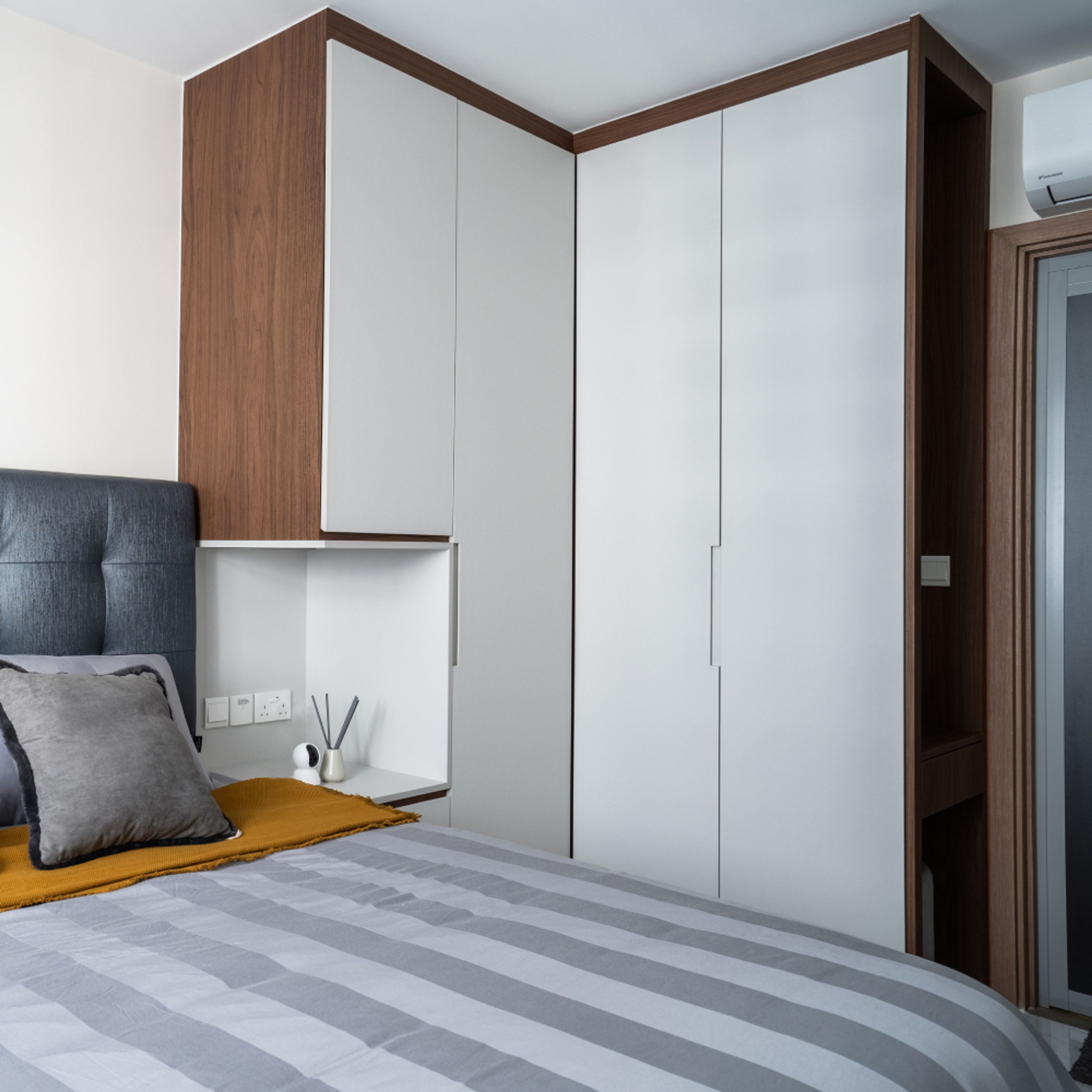 100+ L-Shaped Wardrobe | Ideas for your interiors - Livspace