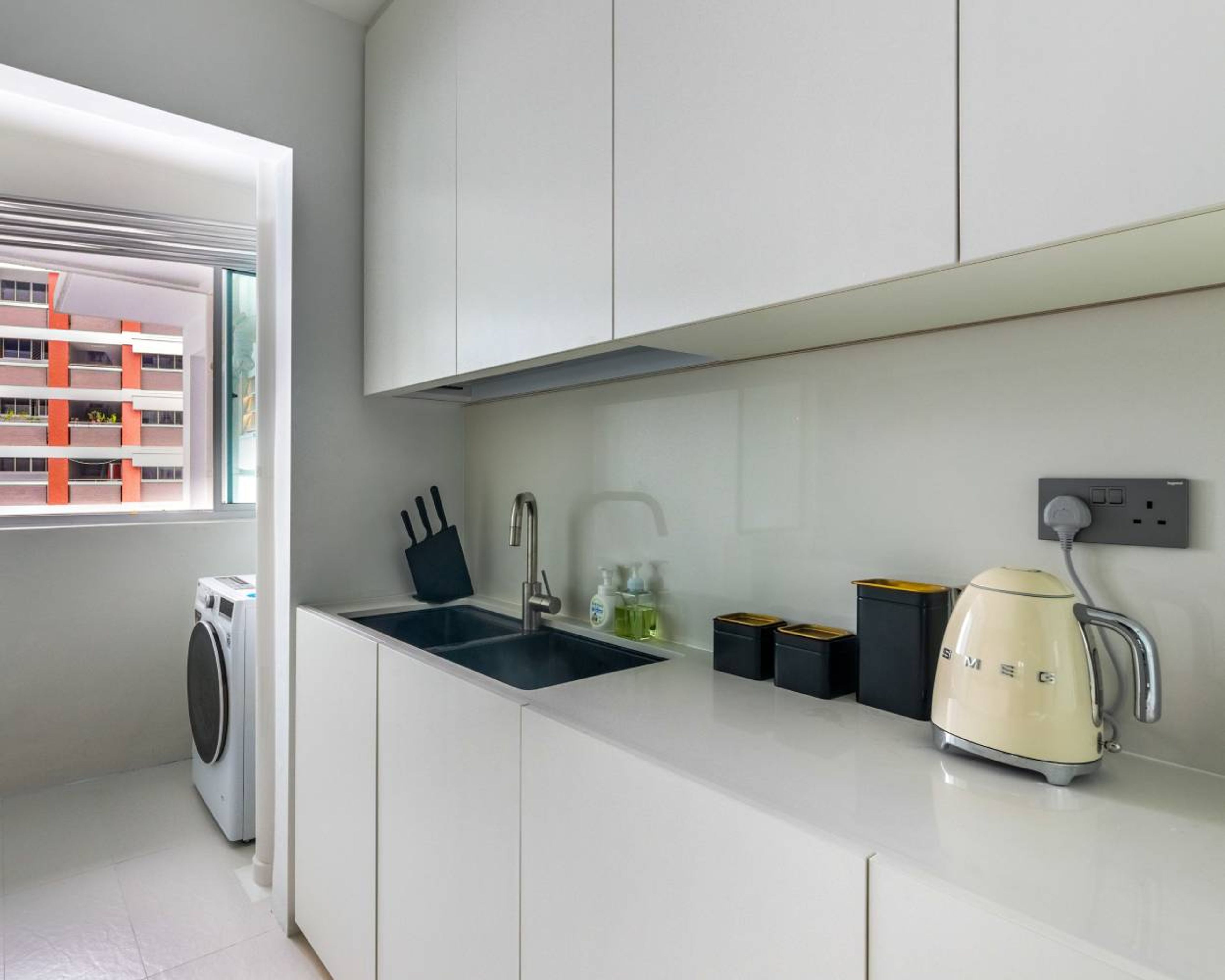 Modern Undermount Quartz Basin Wash With White Countertop