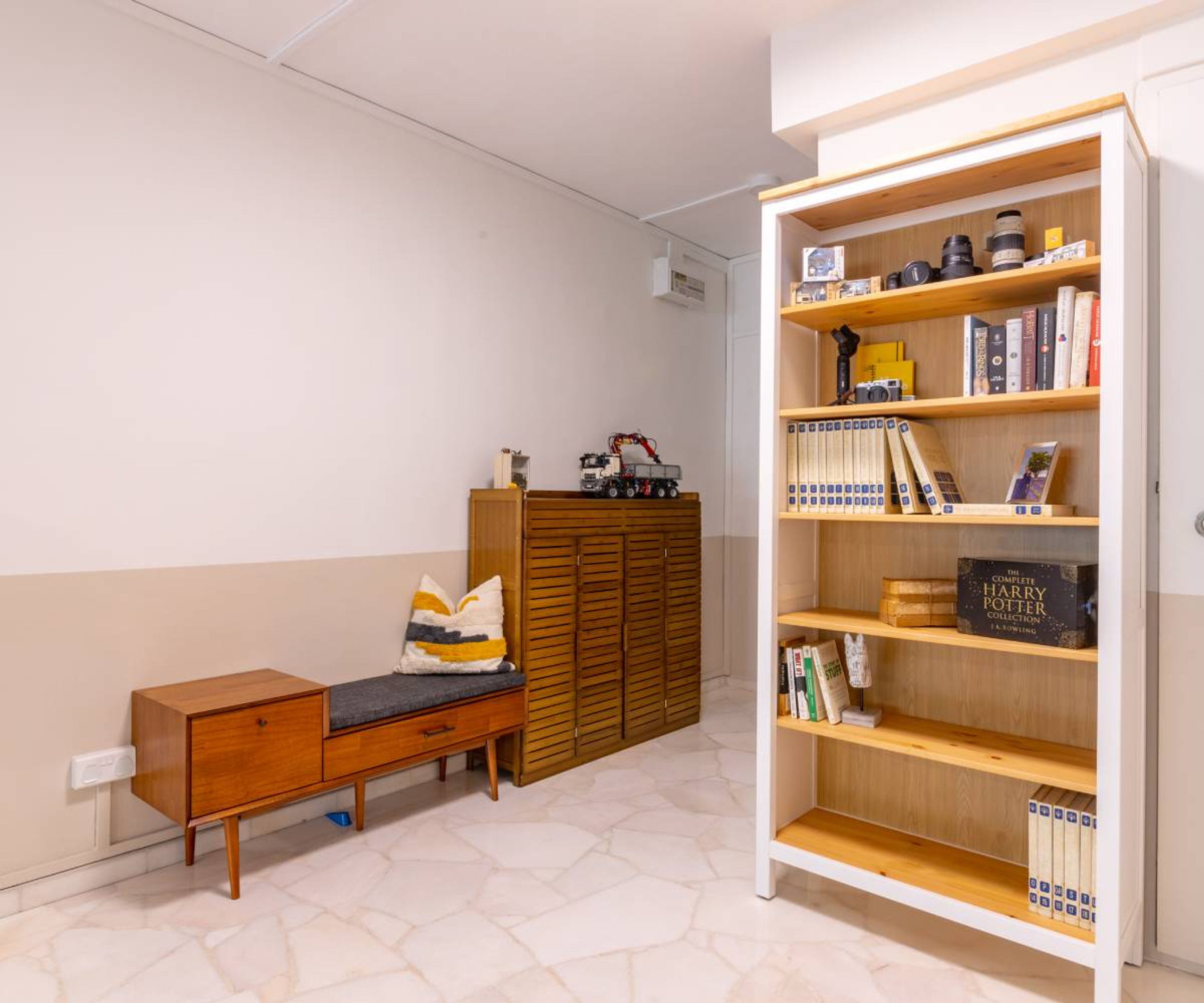 Foyer Design With Closed And Open Storage Units - Livspace