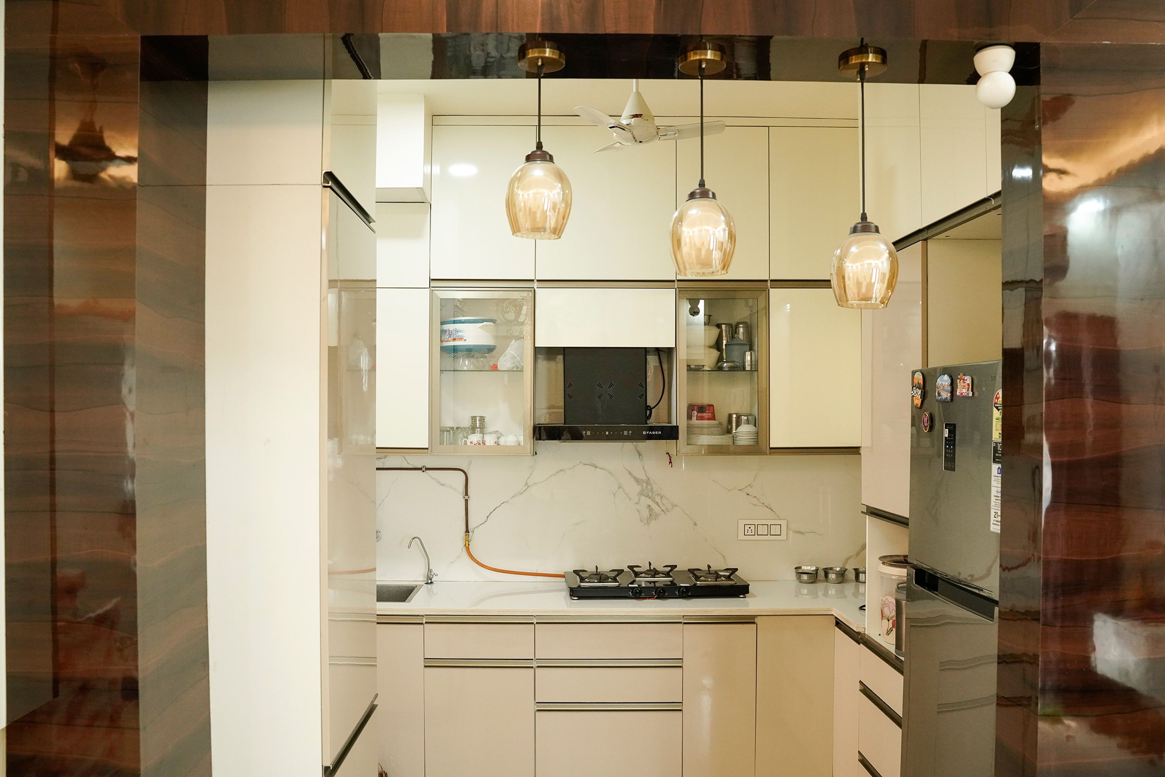 L-Shaped Design with Marble Backsplash