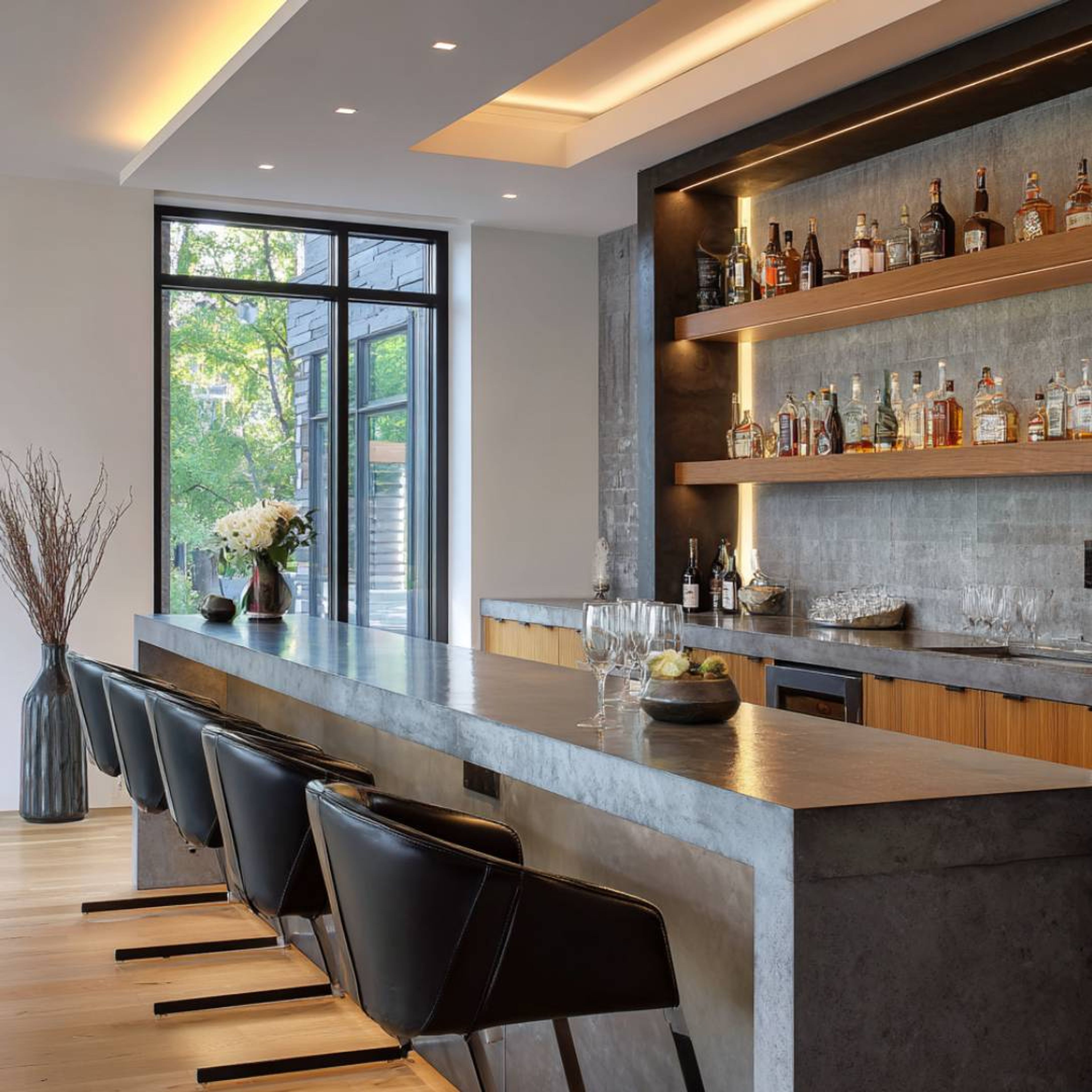 Modern Home Bar Design With Concrete Texture and Open Shelves
