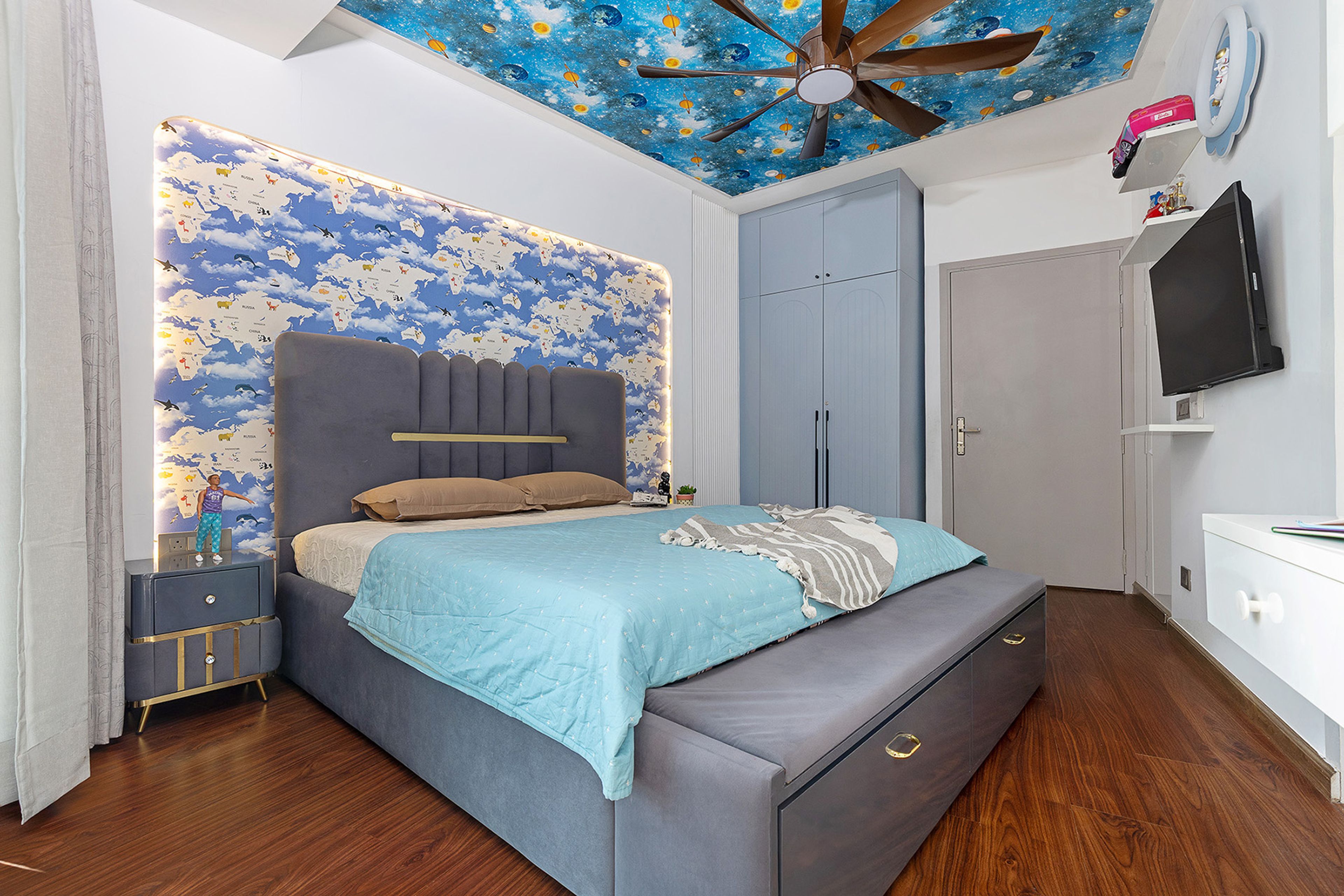 Kids Bedroom Design with Cloud Mural and Pull-Out Storage Bed