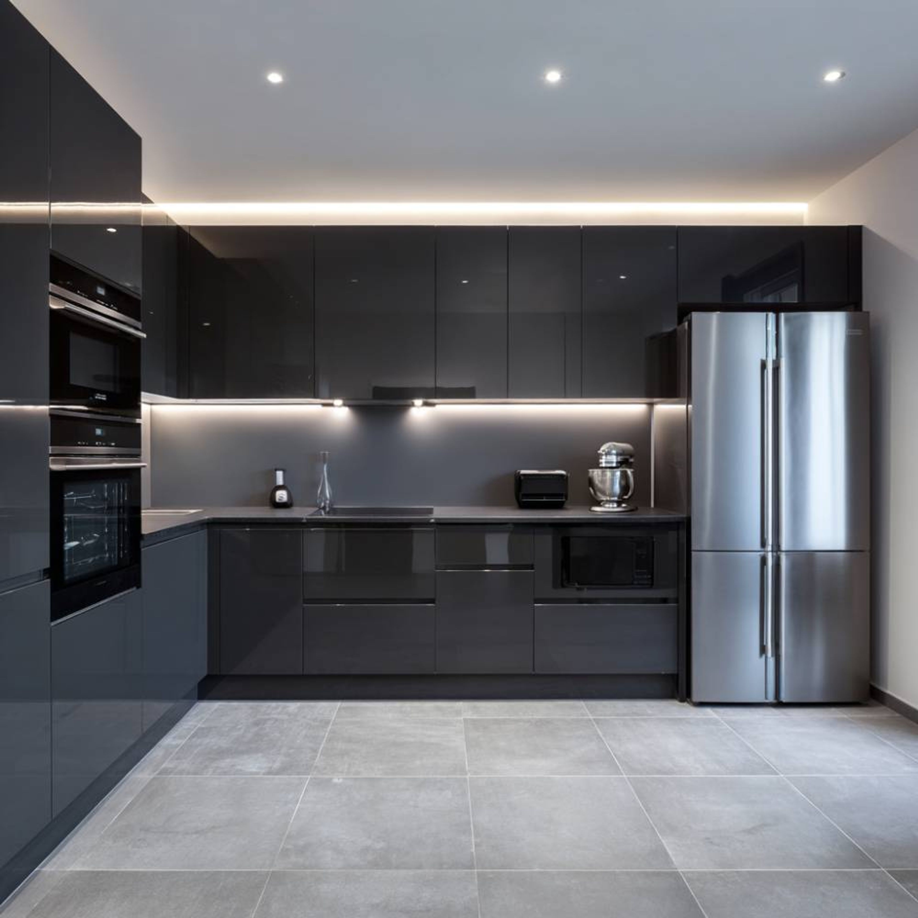Modern L-Shaped Kitchen Design with High-Gloss Grey Cabinets and Granite Top