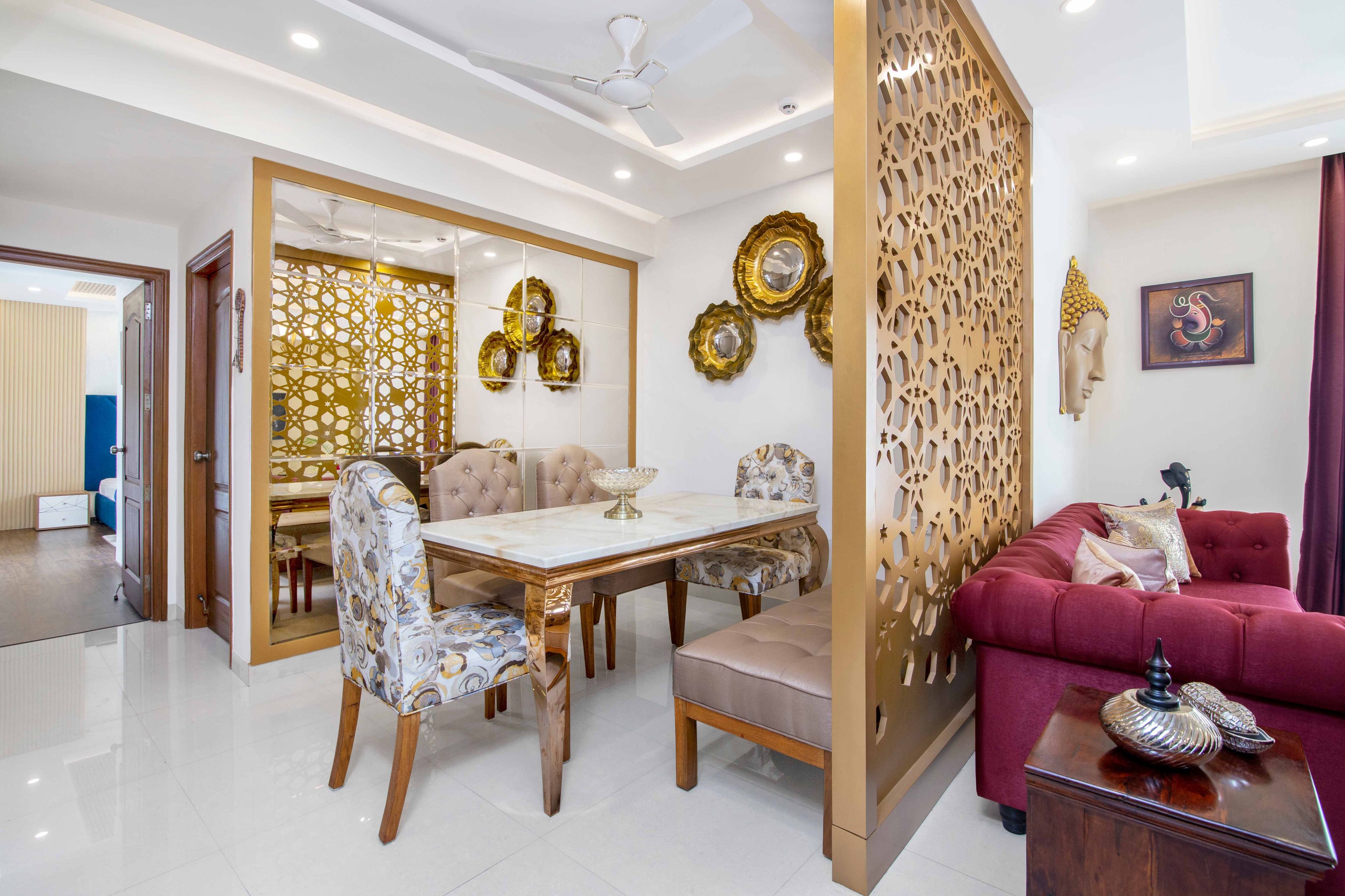 6-Seater Dining Room With A Marble Tabletop And Patterned Partition Walls - Livspace