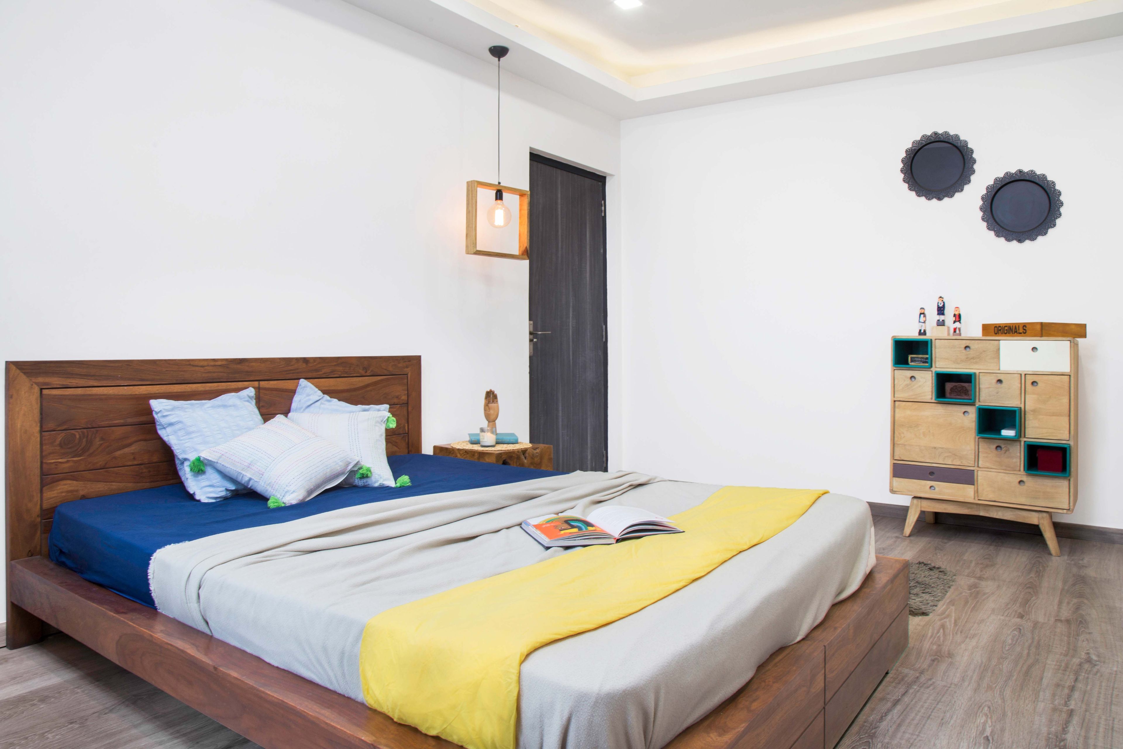 Modern Guest Bedroom Design With King-Sized Wooden Bed