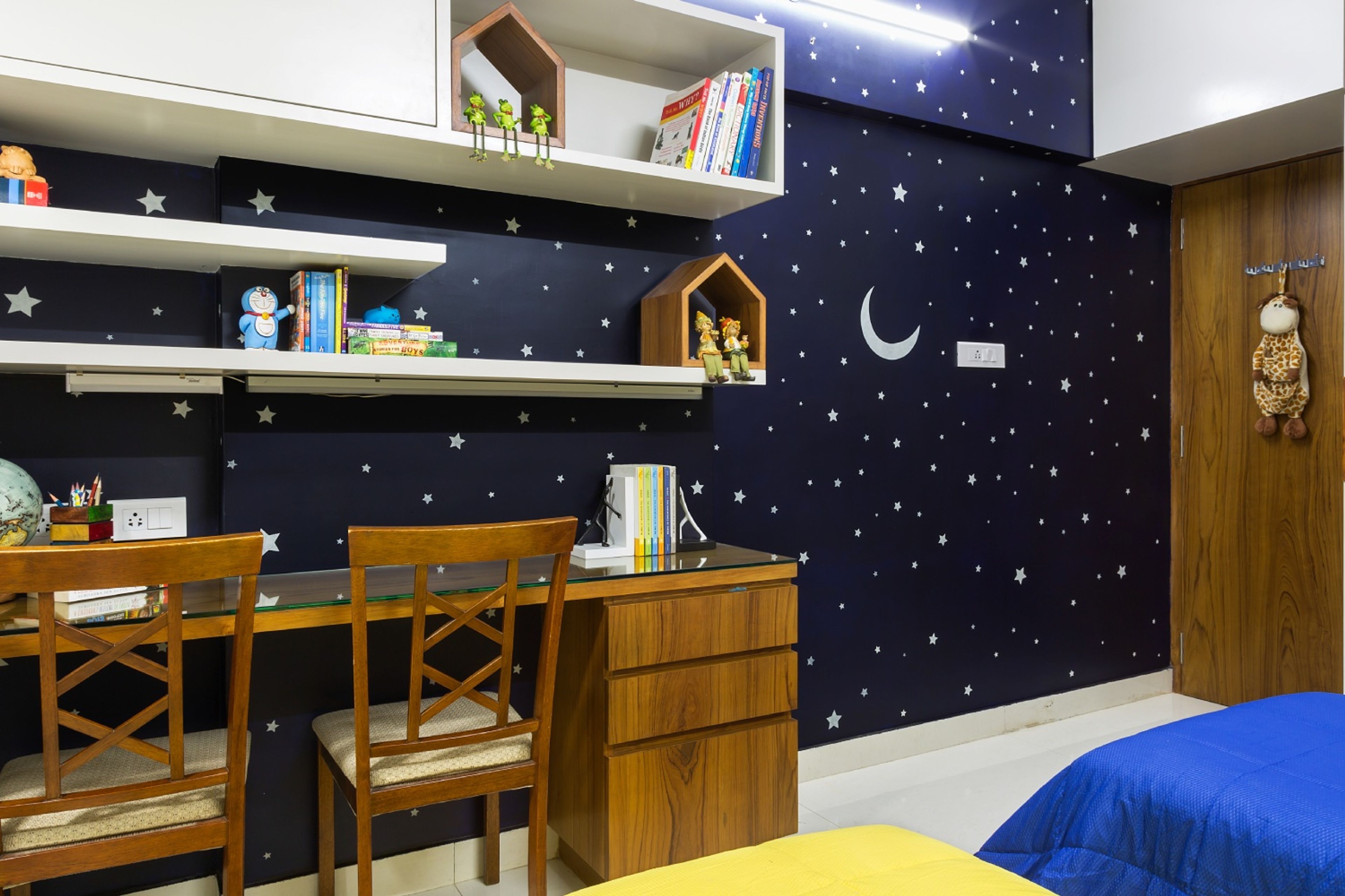 Modern Kids Room Design With Twin Beds And Wall Storage