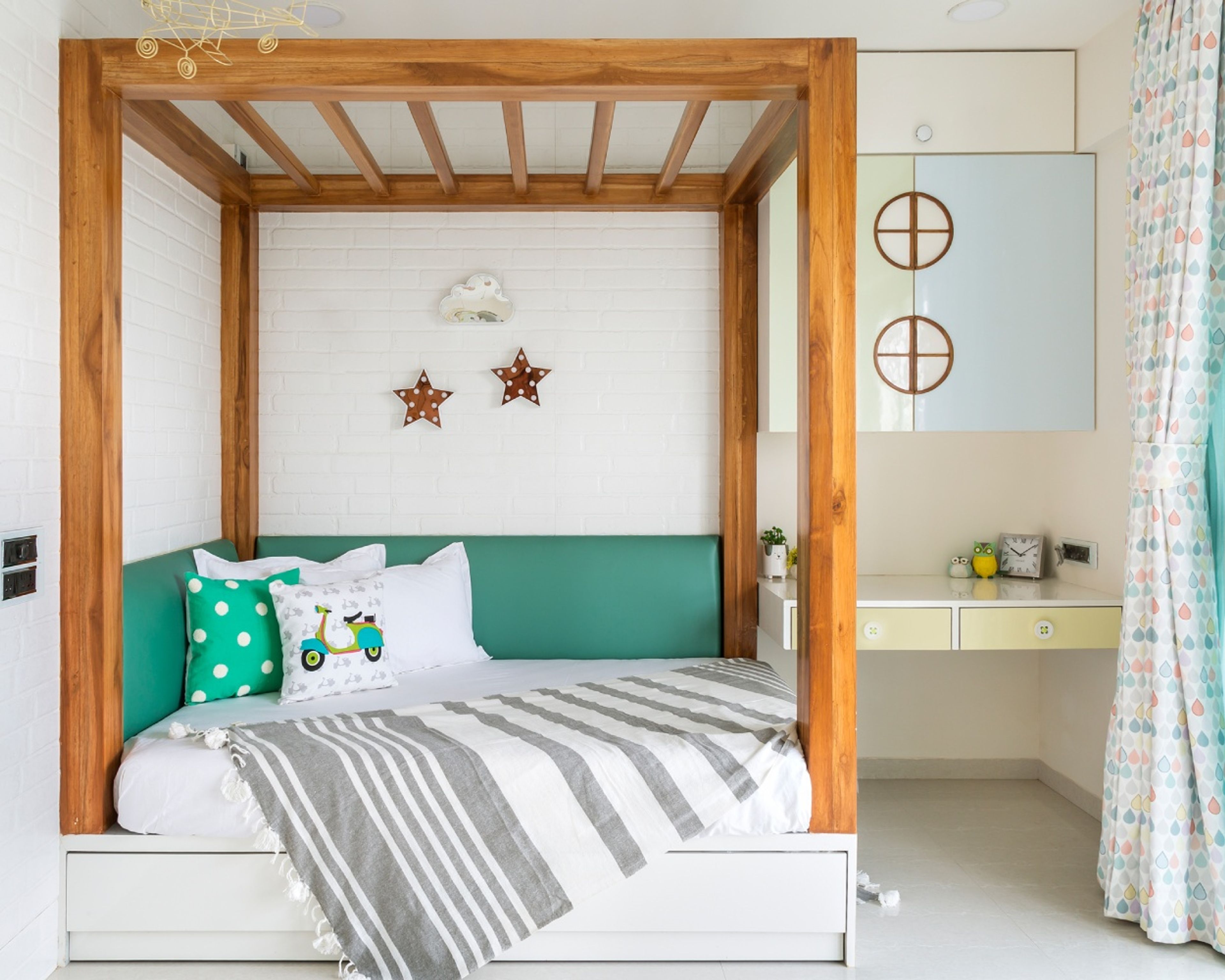 Contemporary Kids Room Design With A Wooden Canopy Bed