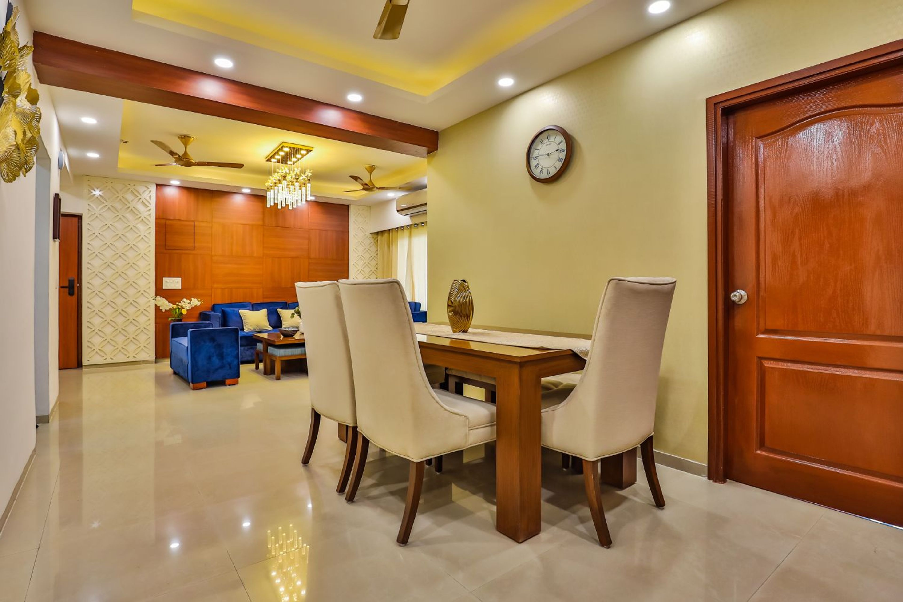 4-Seater Dining Room Design with Beige Chairs