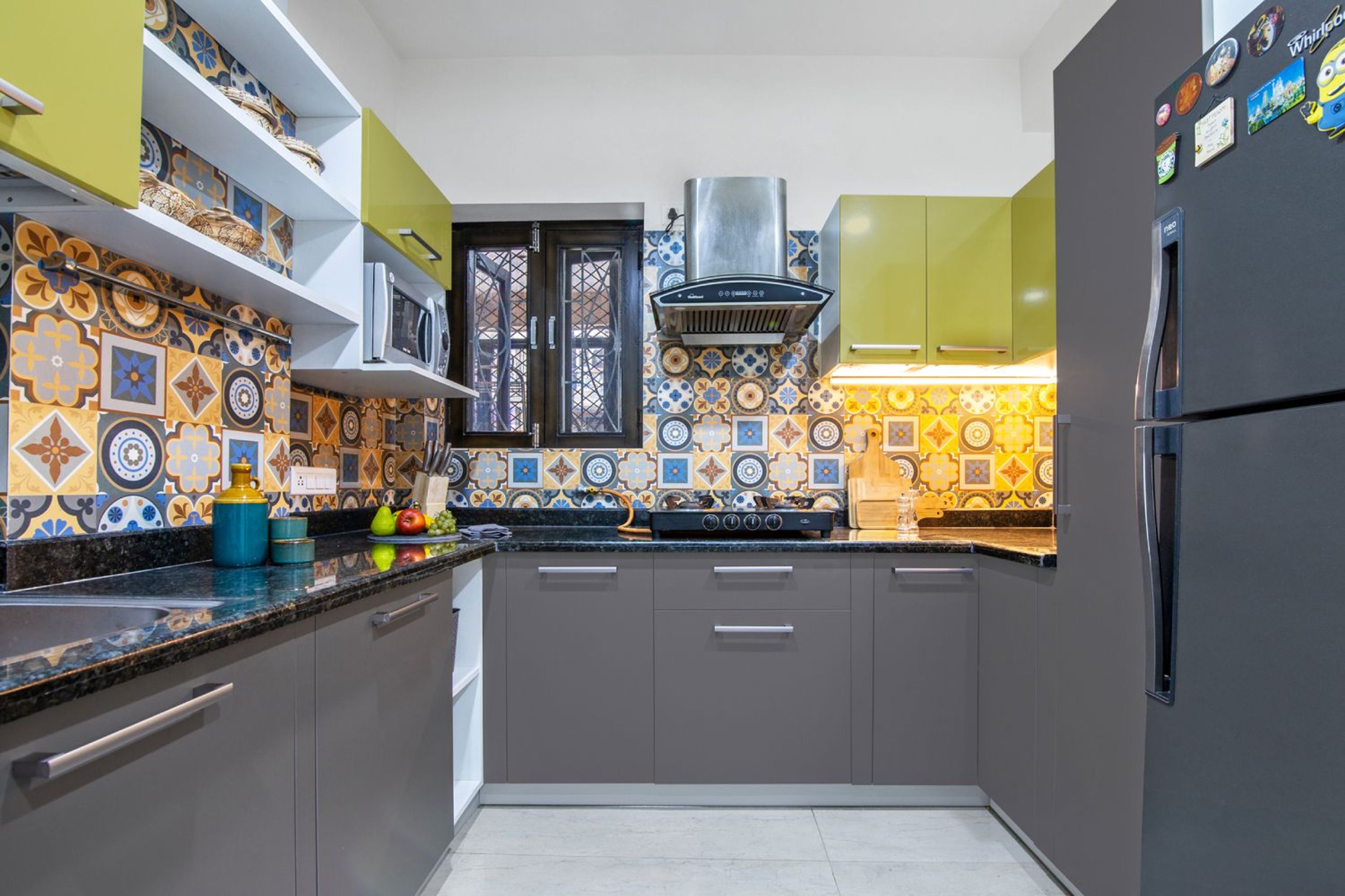 Contemporary 3BHK Flat Design Featuring Spacious Wardrobes and Airy Living Room