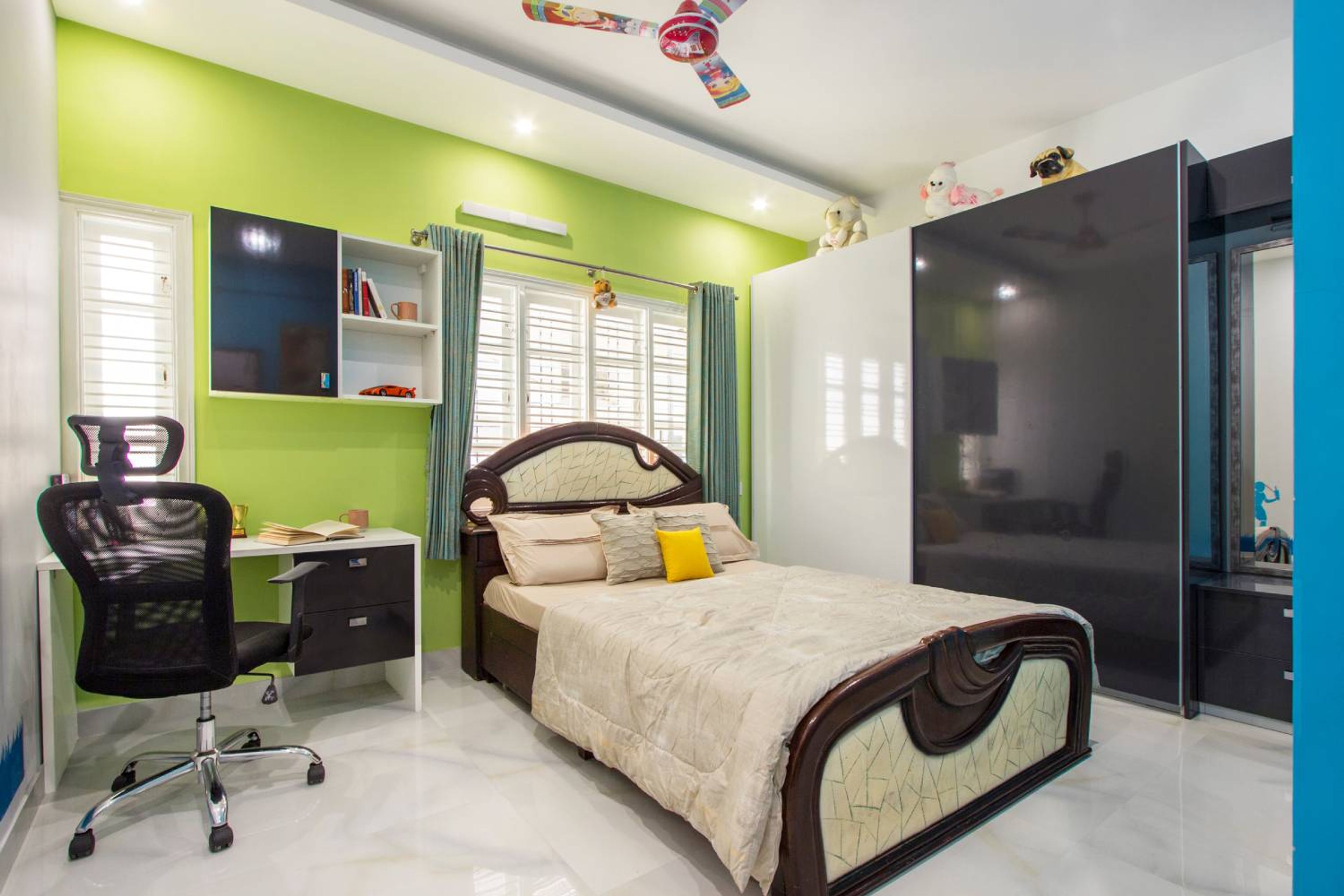 Kids Bedroom Design with 2-Door Sliding Wardrobe