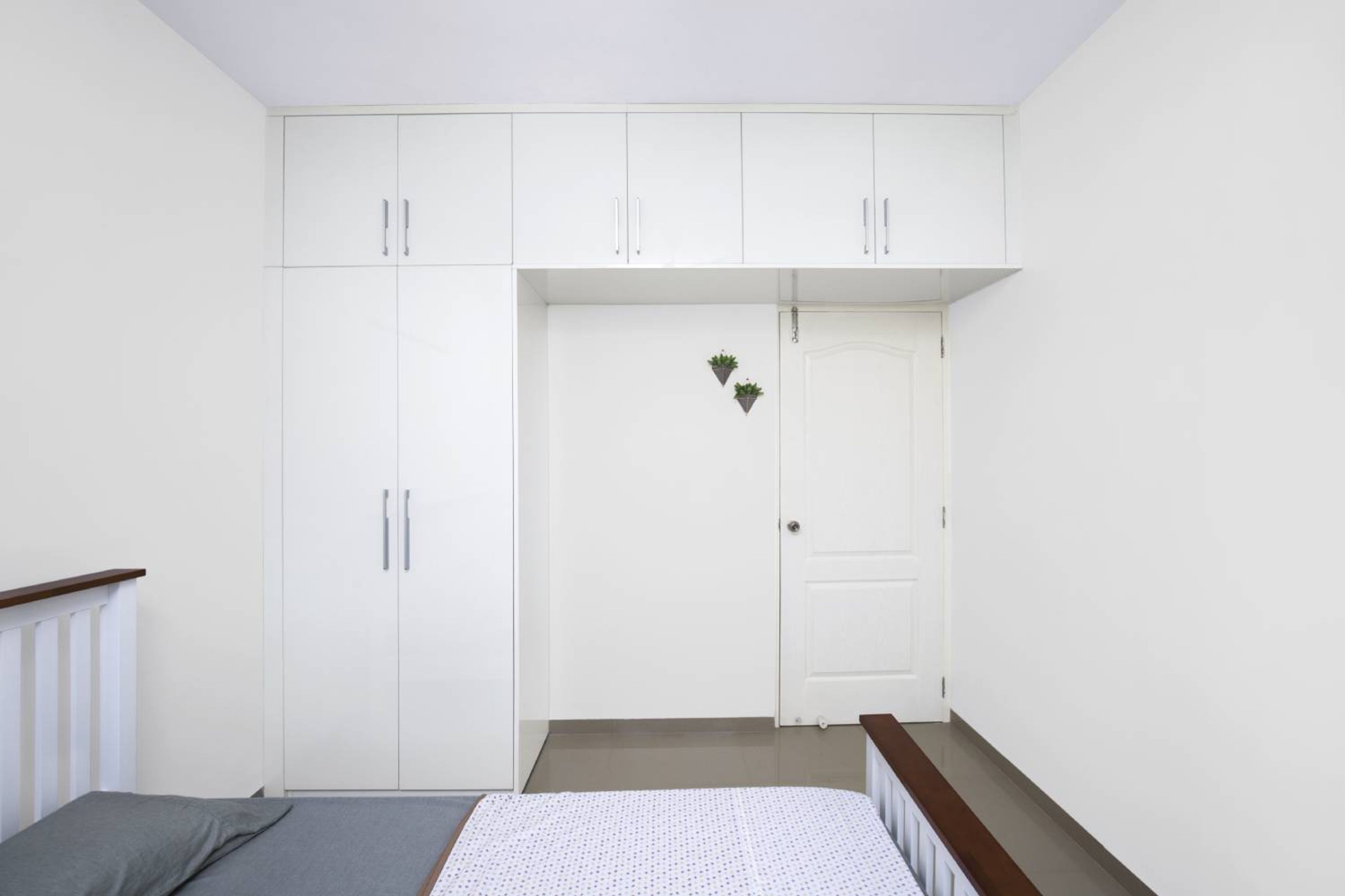Guest bedroom Design with White 2-Door Swing Wardrobe