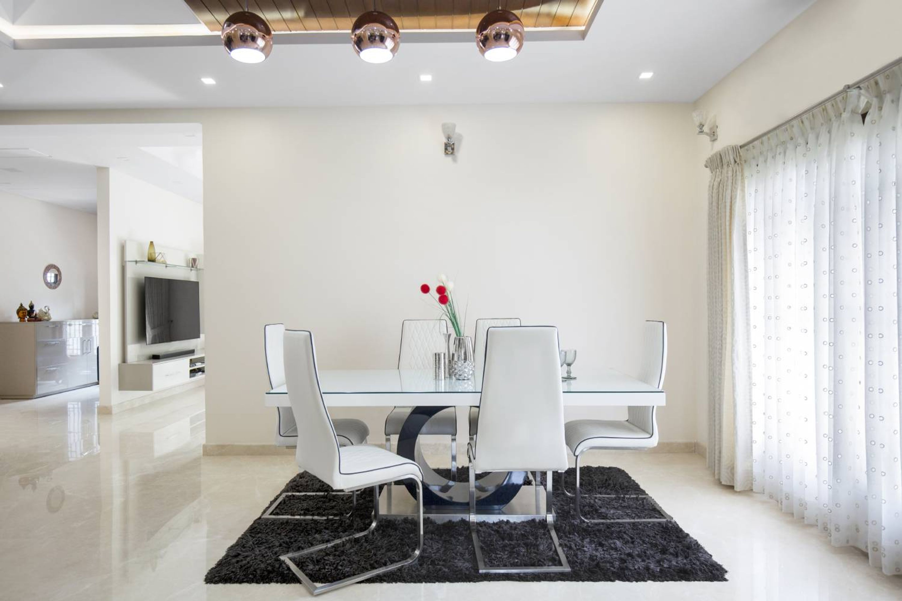 6-Seater Dining Room Design with White Chairs