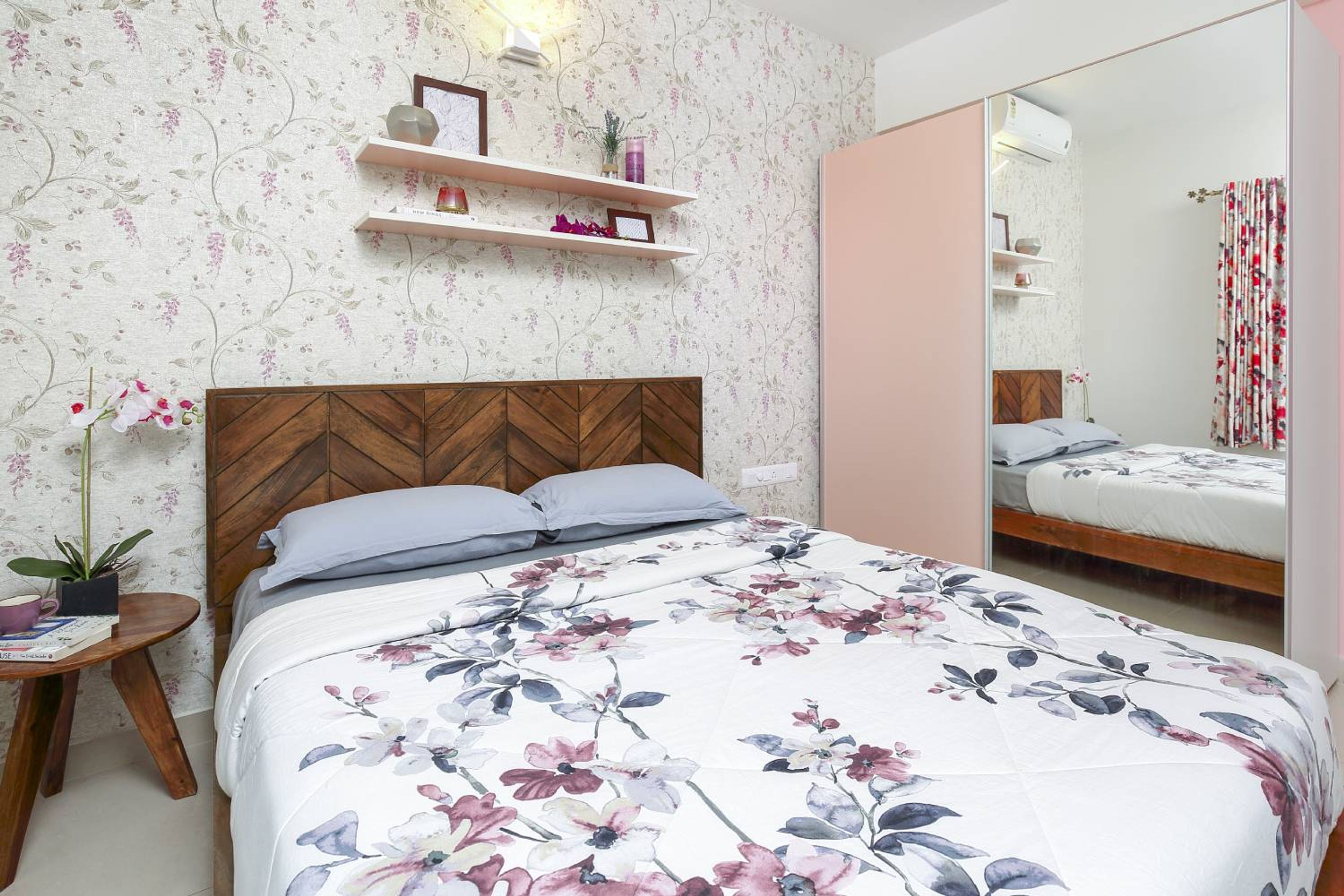 Guest Bedroom Design with 2-Door Sliding Wardrobe