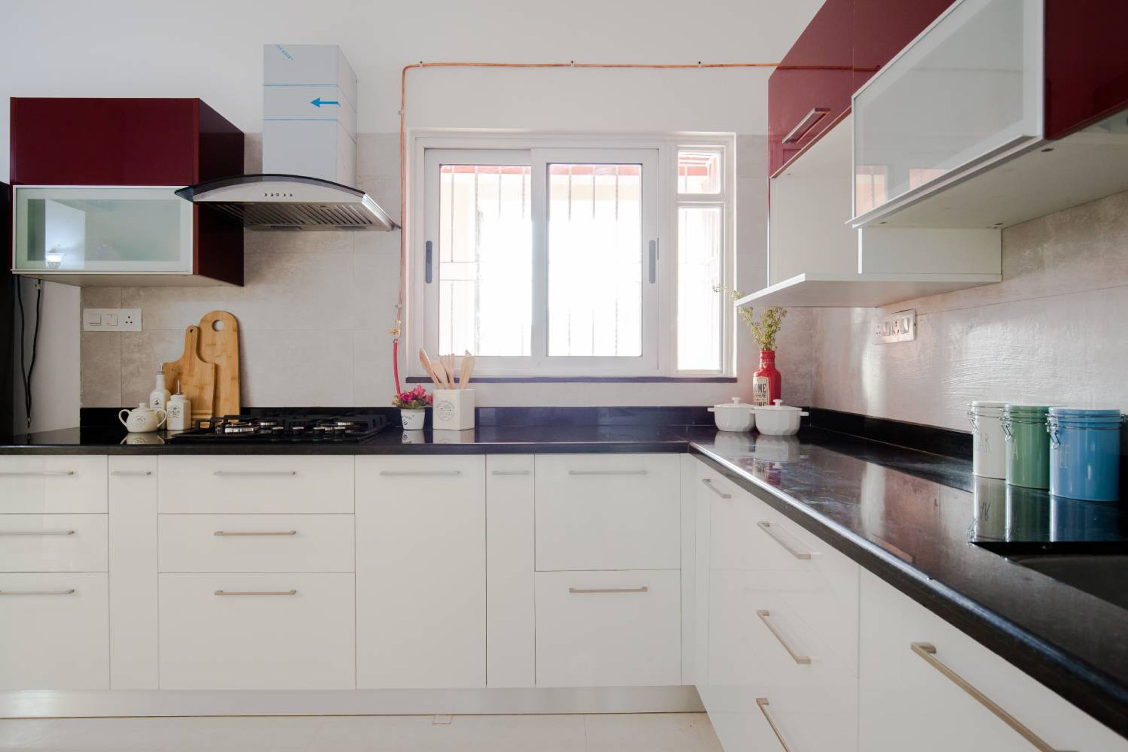 Modular L-Shaped Kitchen Design with Black Countertop