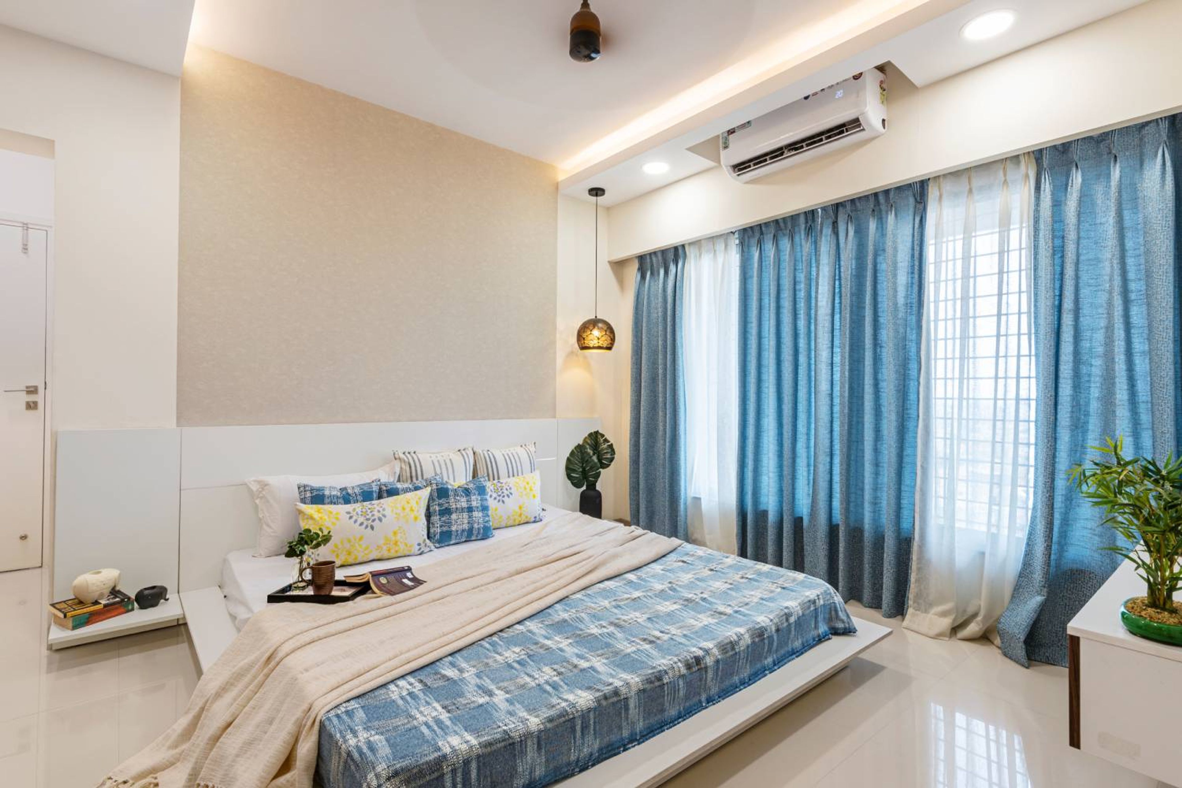 Master Bedroom Design with Beige Patterned Wall