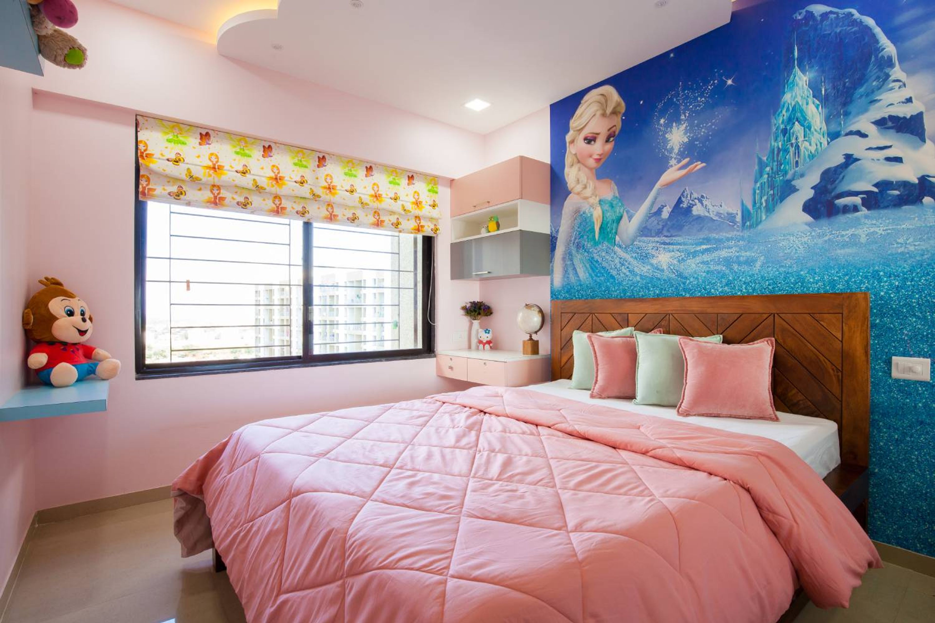 Kids Bedroom Design with Frozen-Themed Wall
