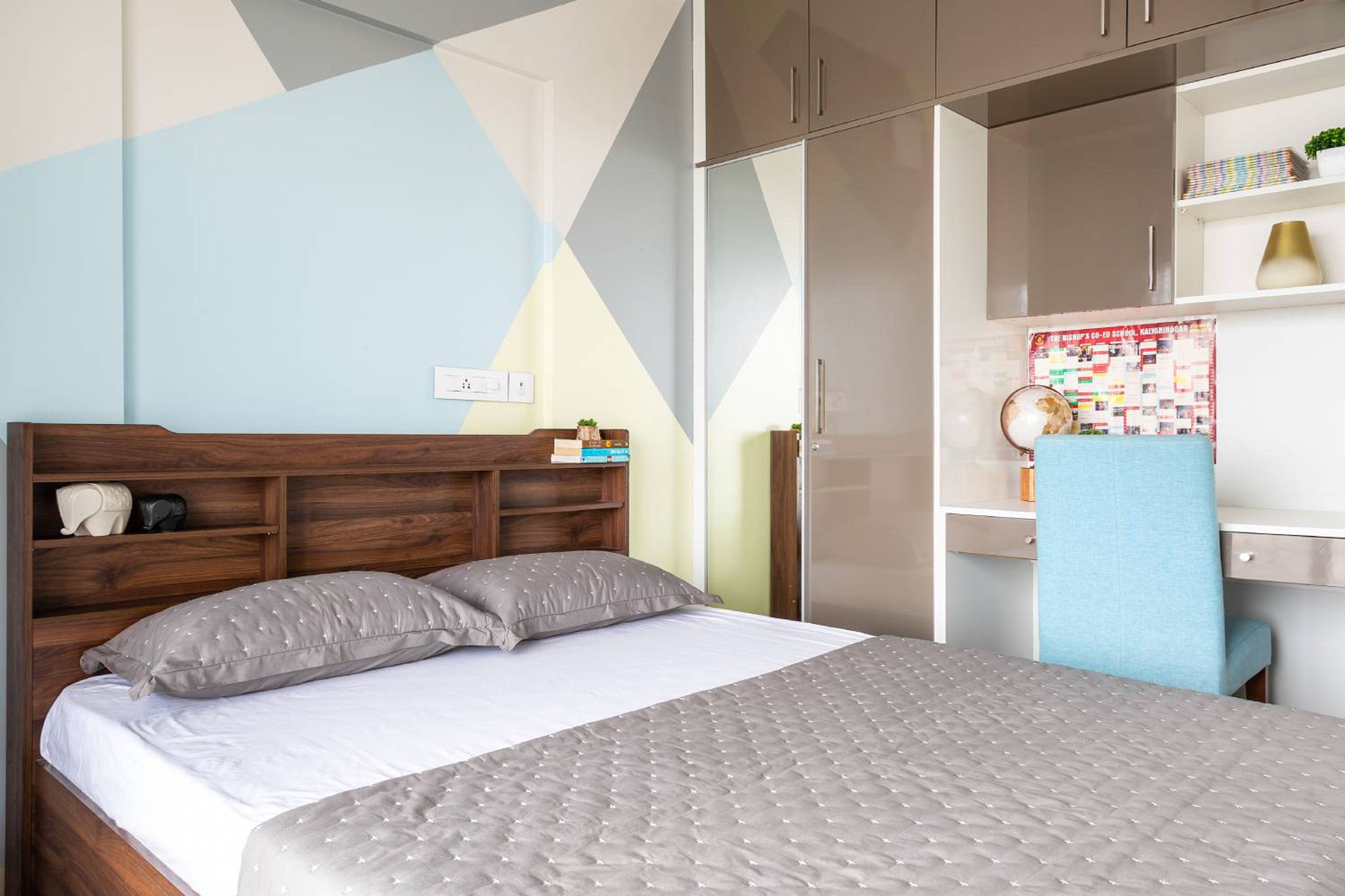 Kids Bedroom Design with 2-Door Swing Wardrobe