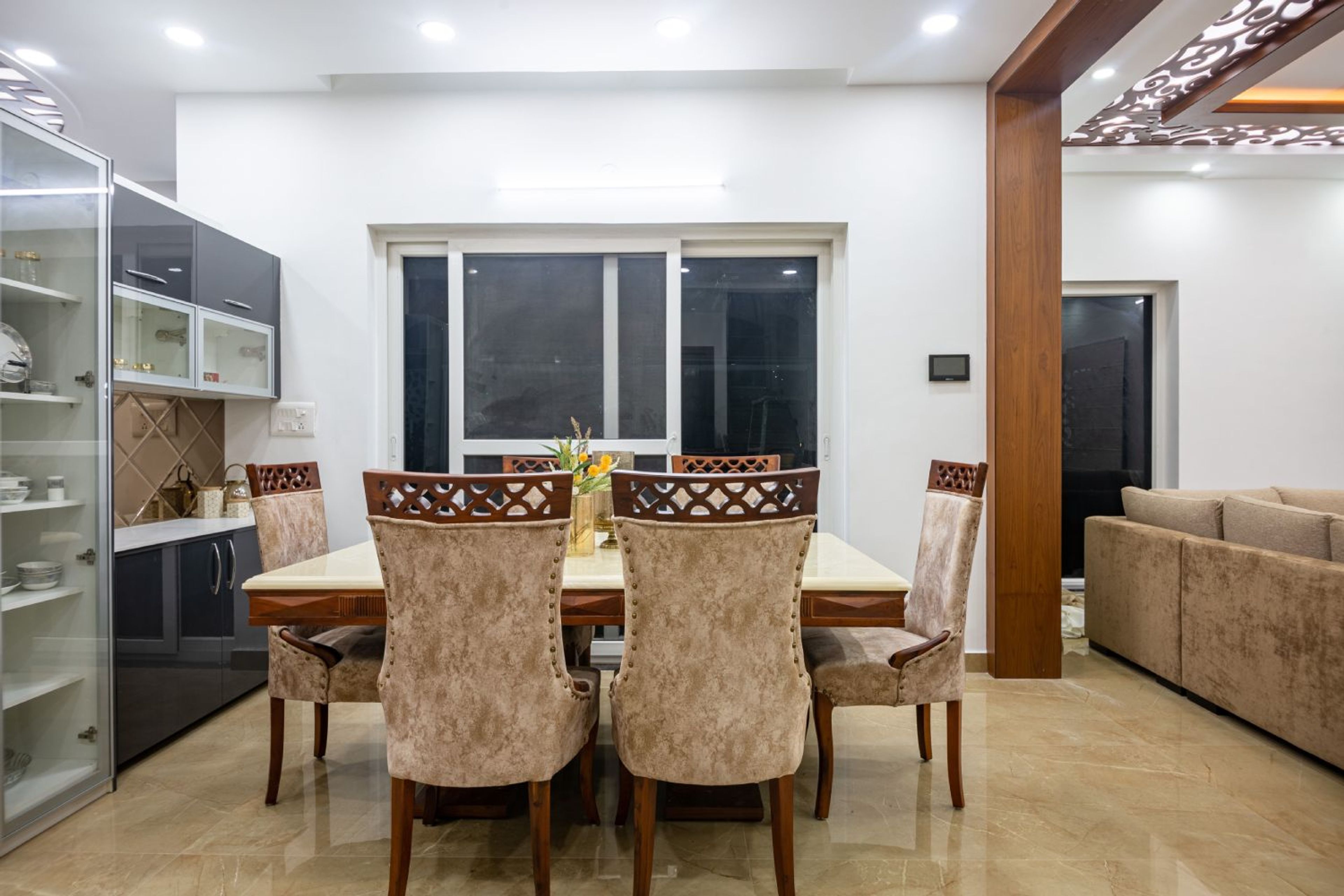 6-Seater Beige Dining Room Design