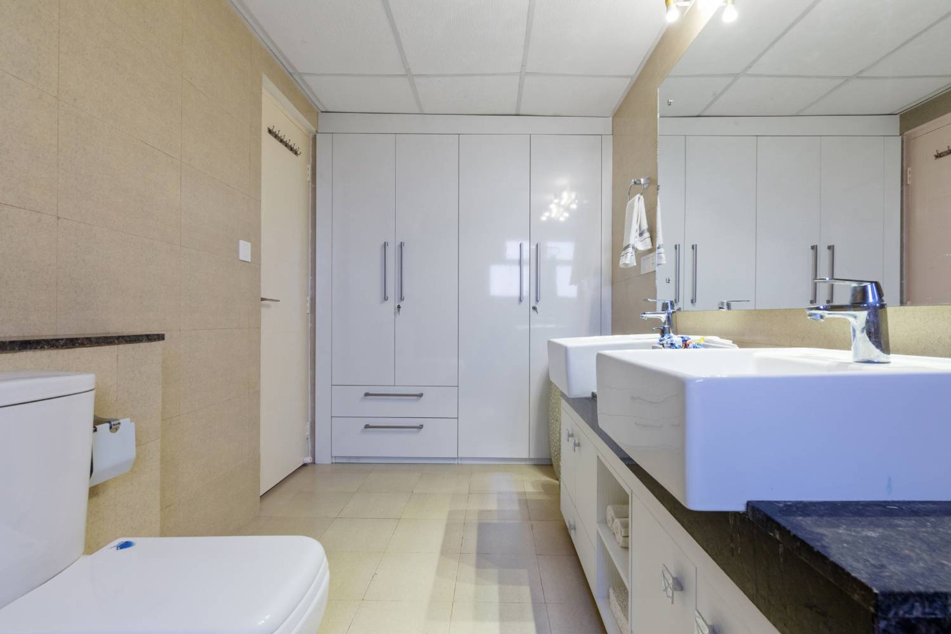 Bathroom Design with White Walk-in-Wardrobe