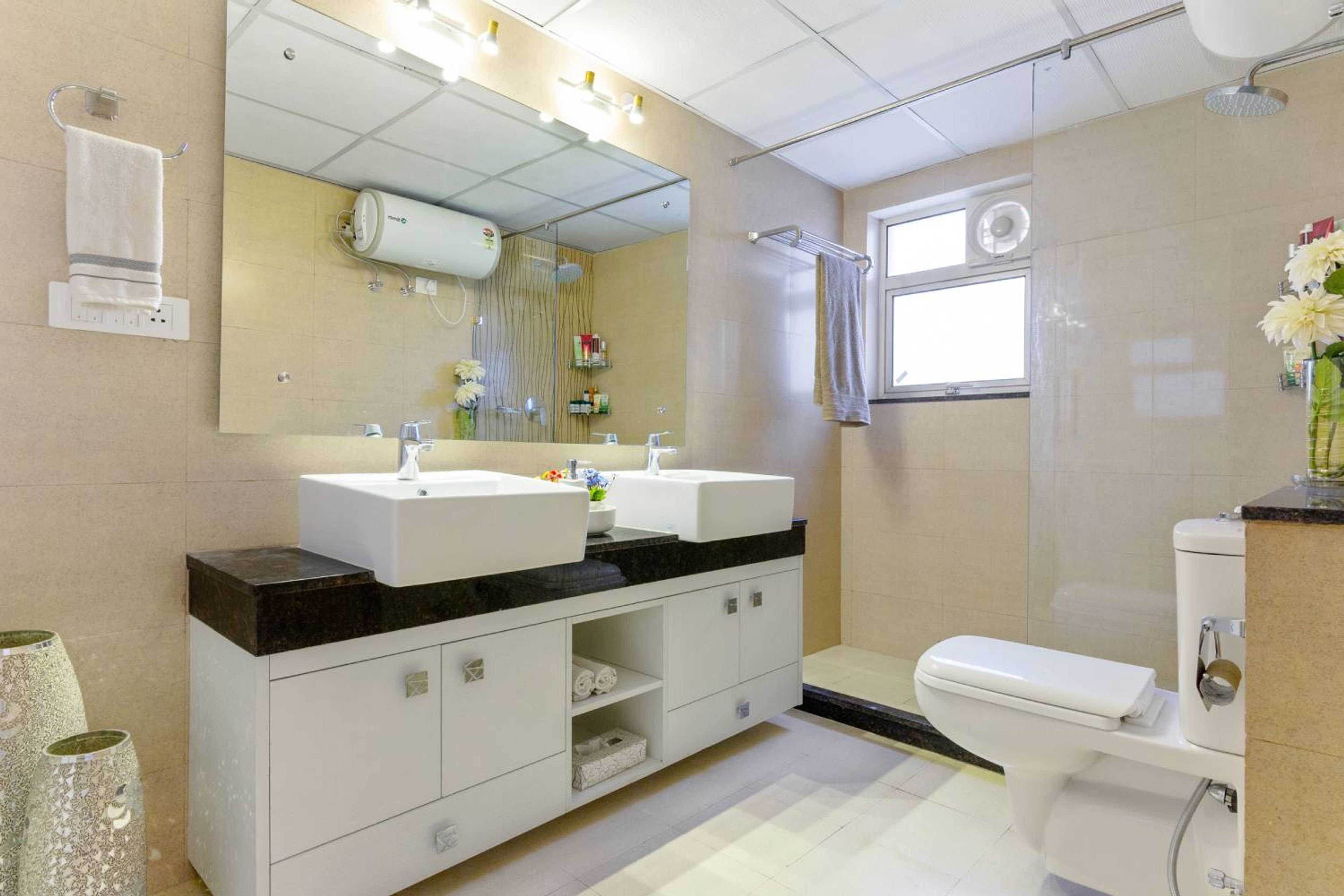 Bathroom Design with Beige Wall Tiles