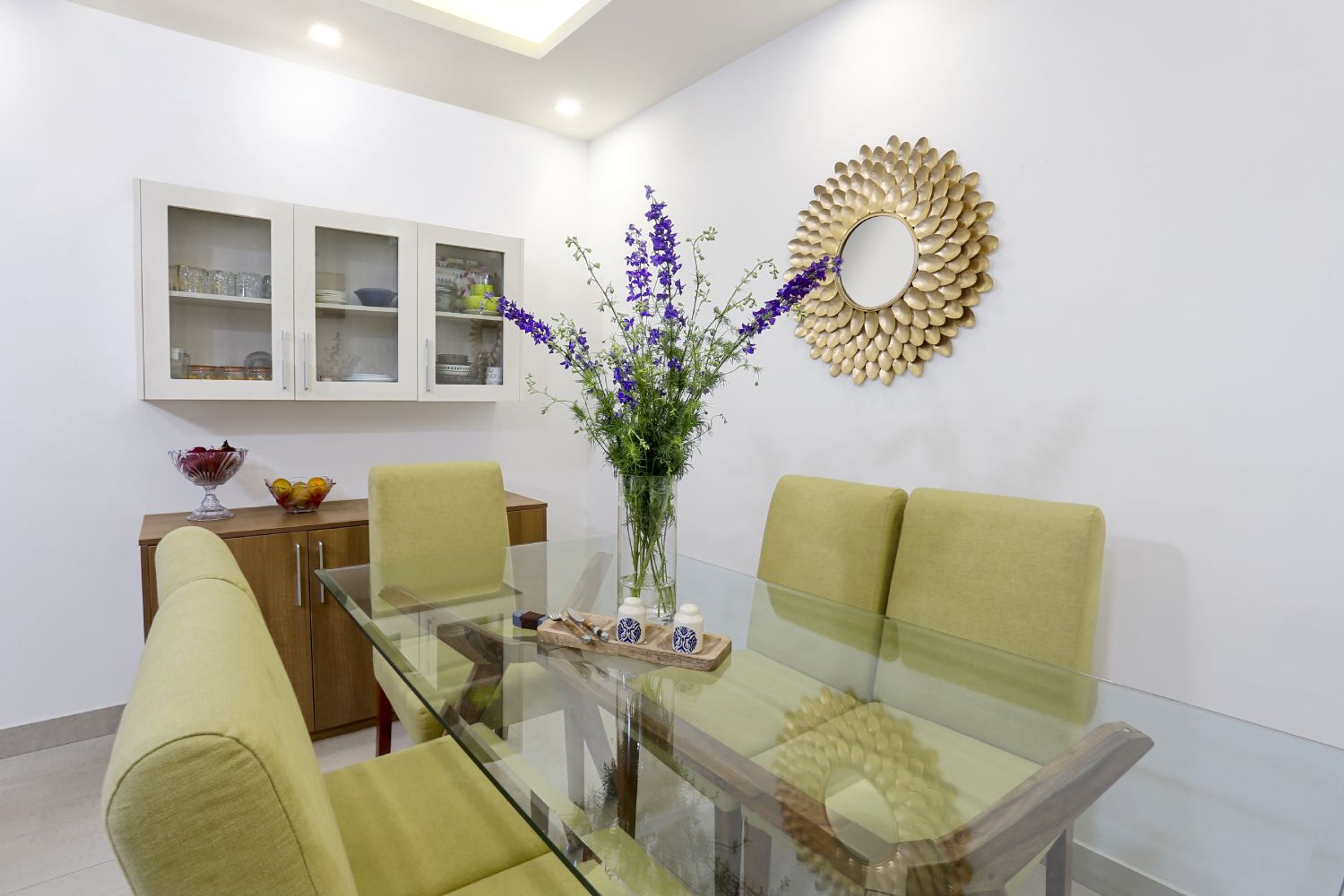 6-Seater Yellow Dining Room Design